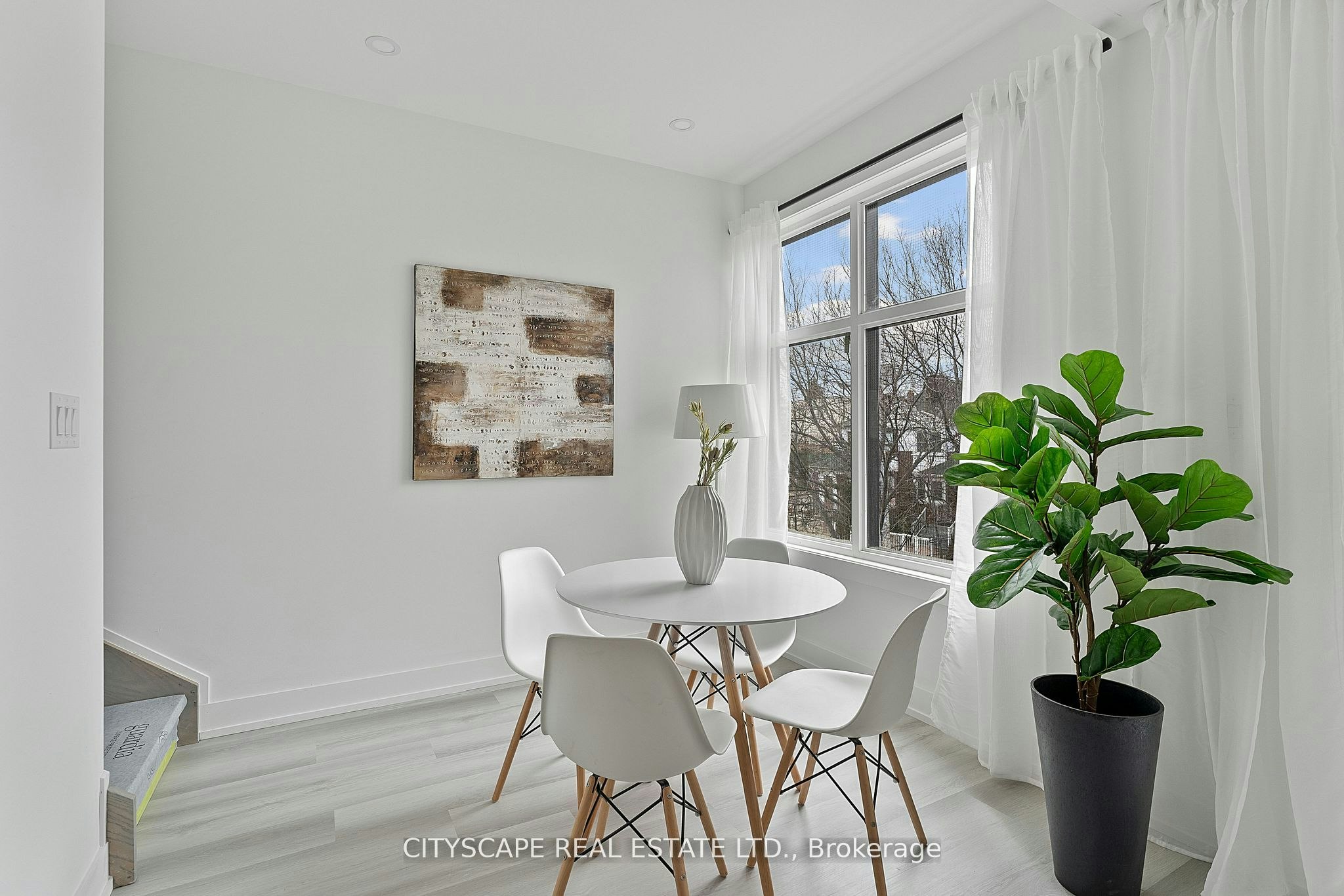 3 (Upper)-587 Oakwood Avenue, Toronto, ON, M6E 2X8 - 12