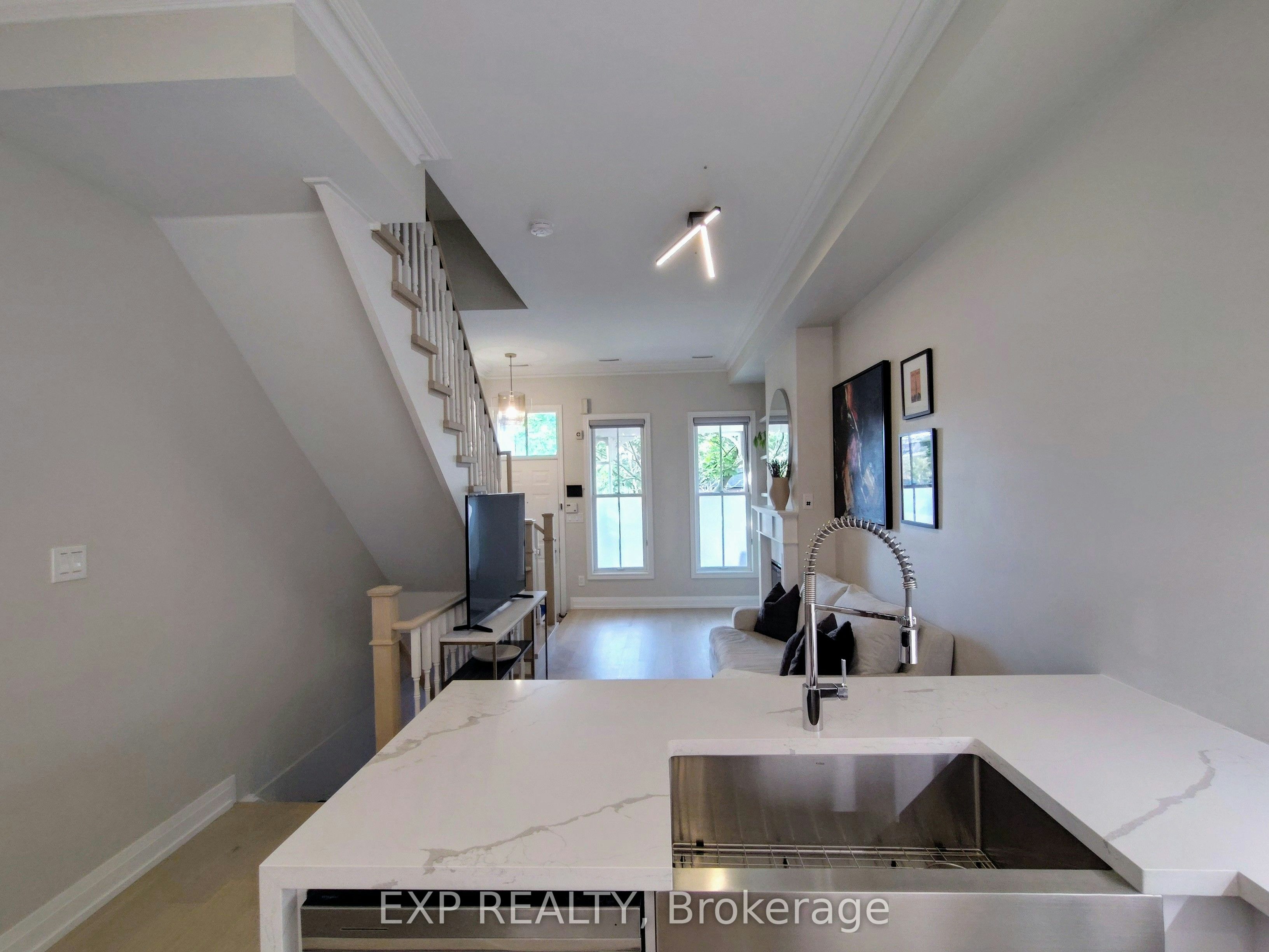 601 Adelaide Street W, Toronto, ON, M6J 1A8 - 4