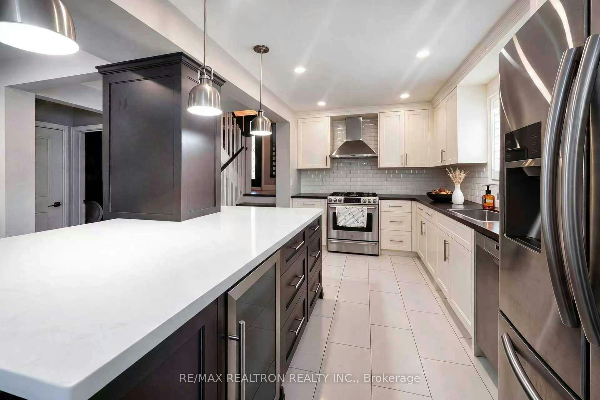 2 Lynedock Crescent, Toronto, ON, M3A 2A8