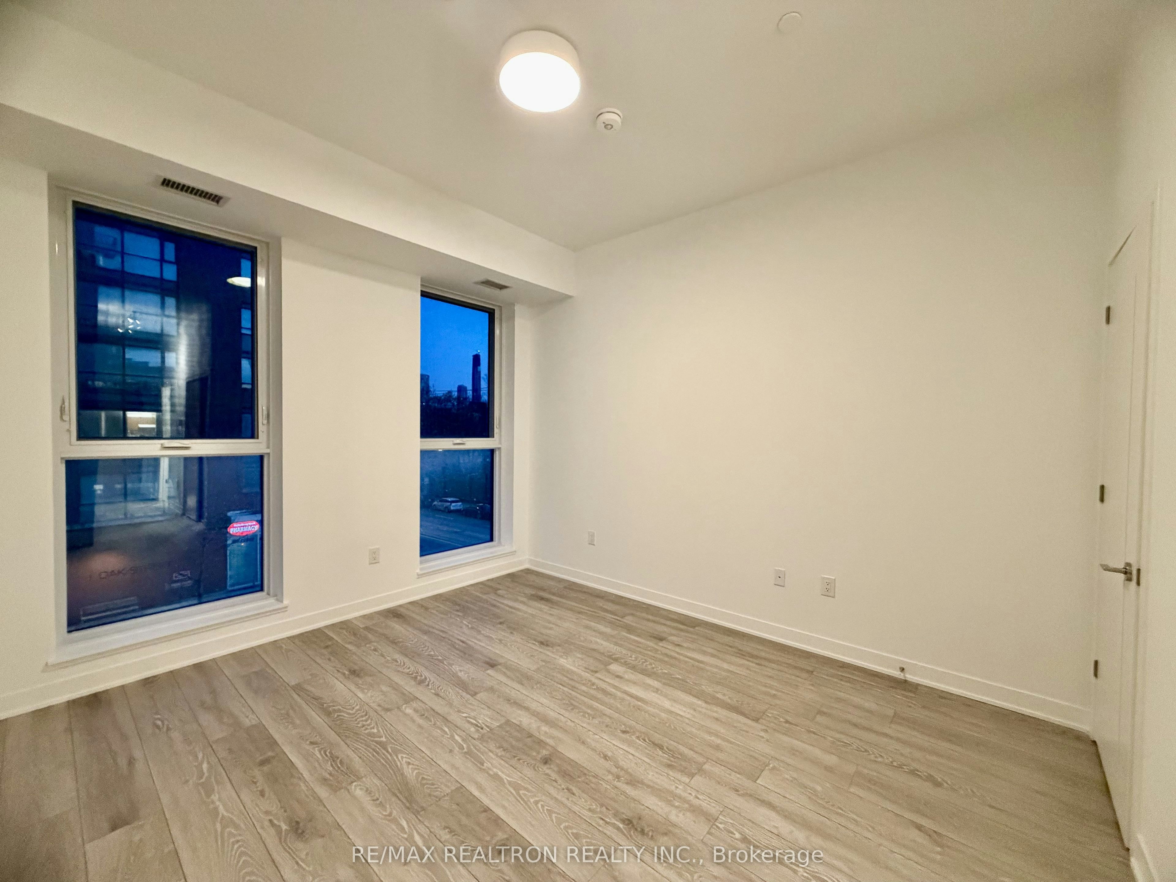 216-10 Oak Street, Toronto, ON, M5A 0Z1 - 3