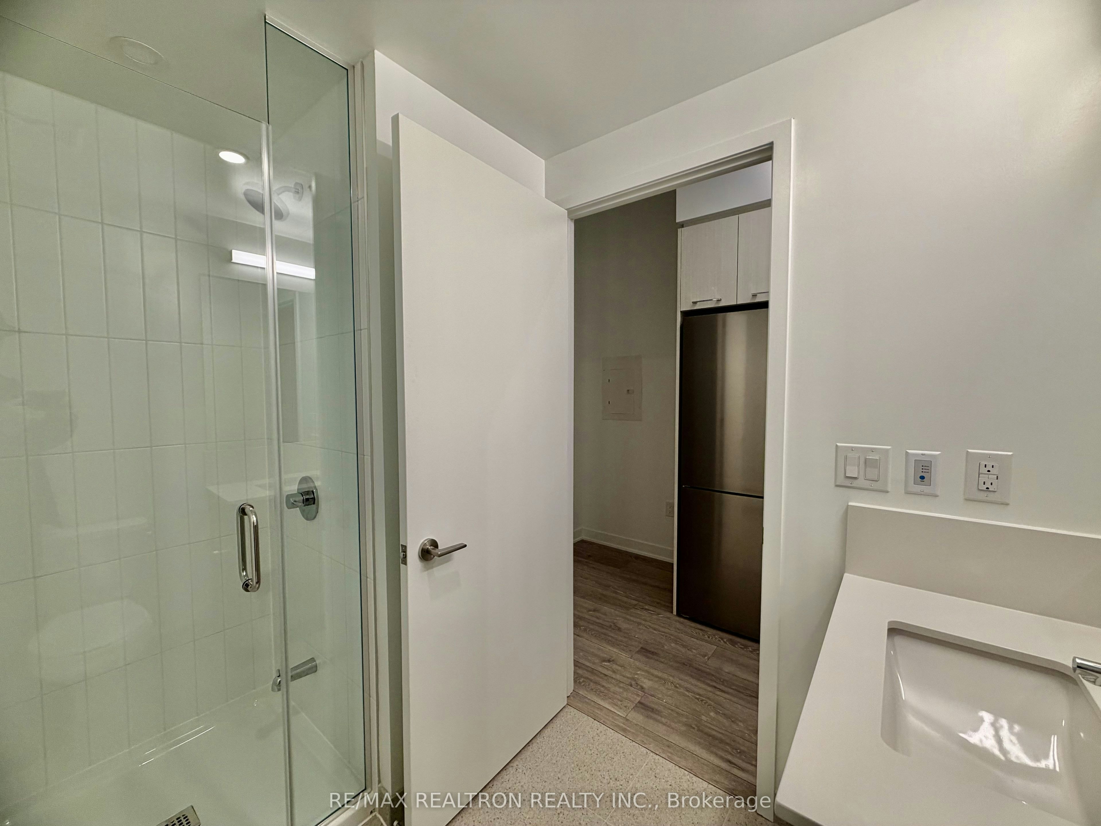 216-10 Oak Street, Toronto, ON, M5A 0Z1 - 7
