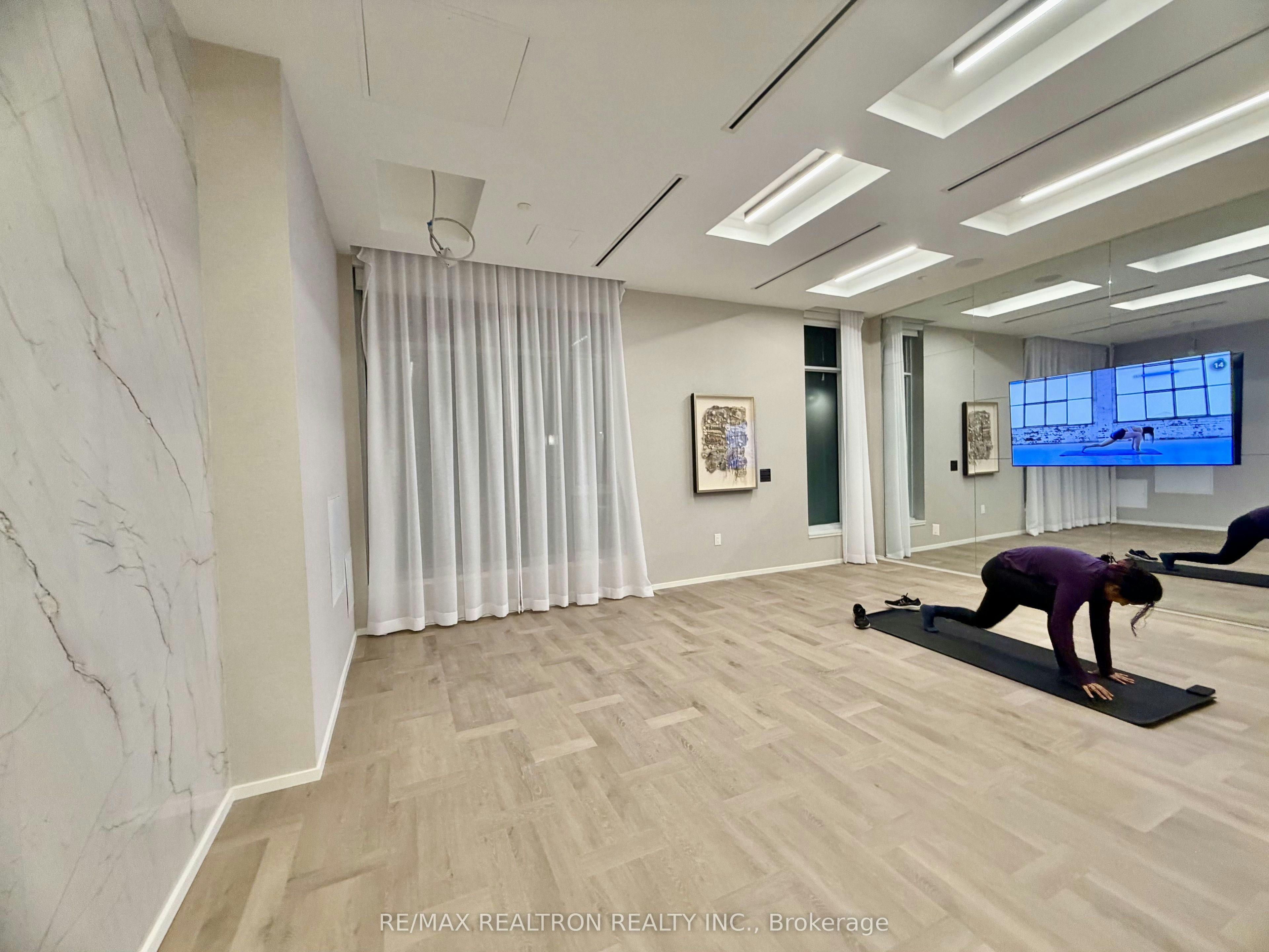 216-10 Oak Street, Toronto, ON, M5A 0Z1 - 17