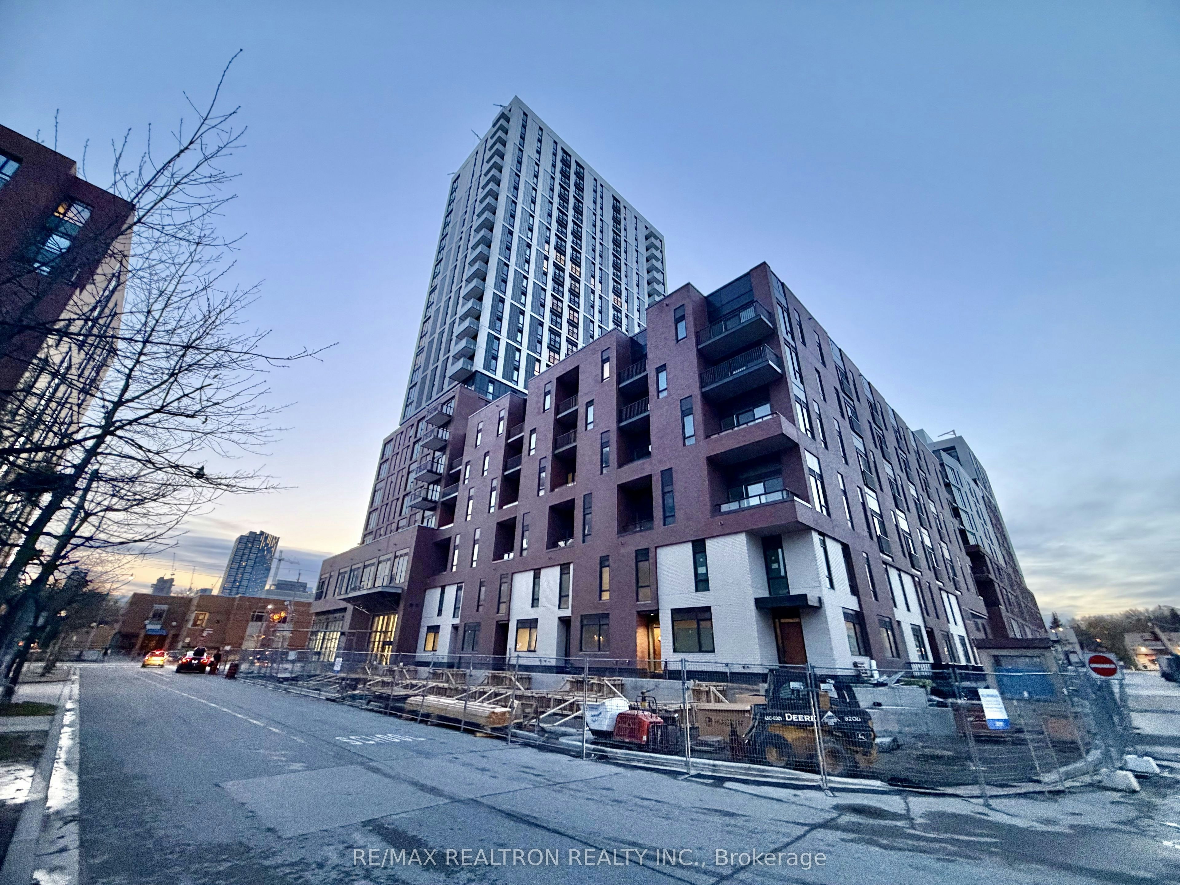 216-10 Oak Street, Toronto, ON, M5A 0Z1 - 2