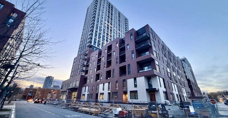 216-10 Oak Street, Toronto, ON, M5A 0Z1 - 2