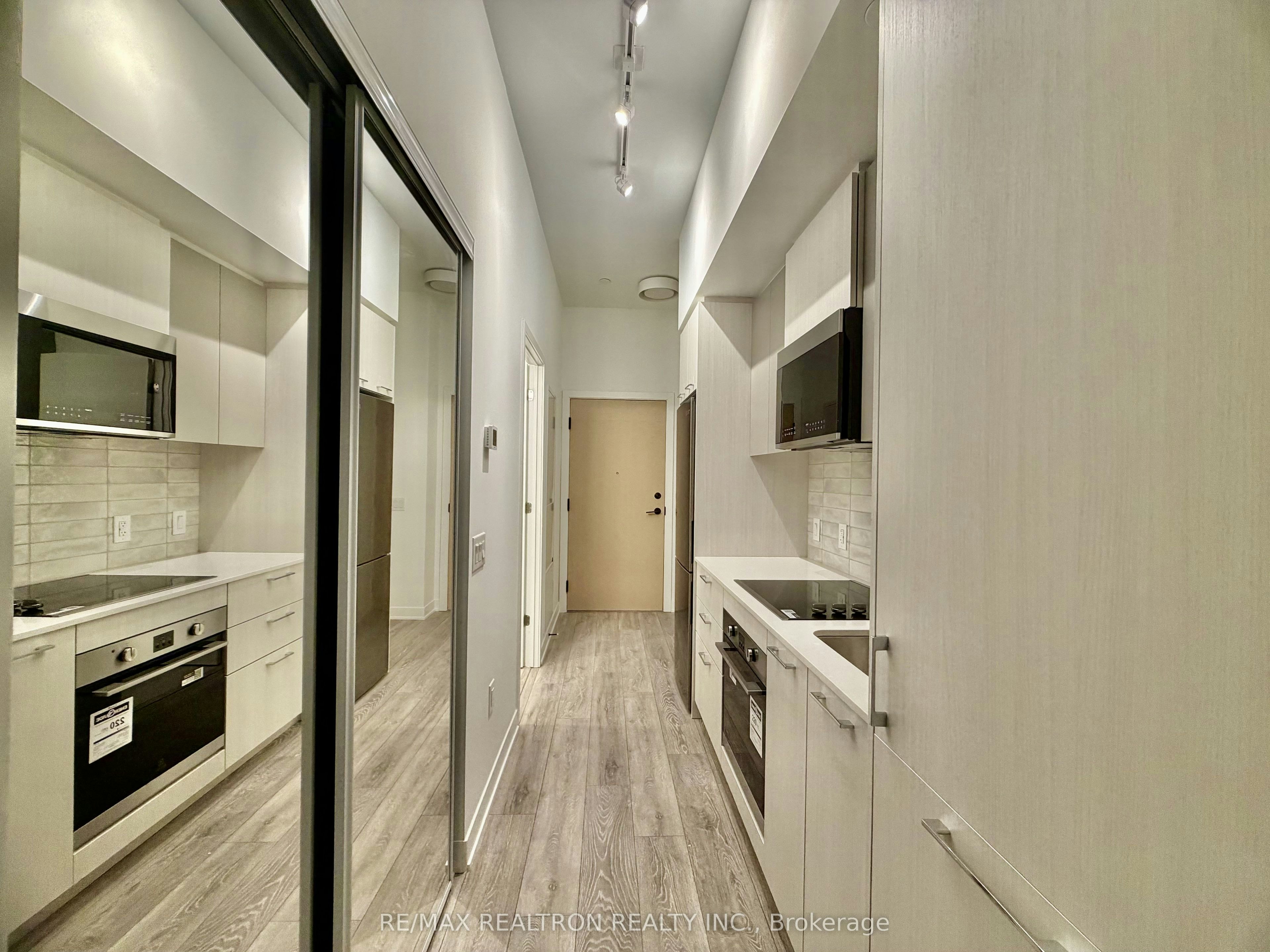 216-10 Oak Street, Toronto, ON, M5A 0Z1 - 5