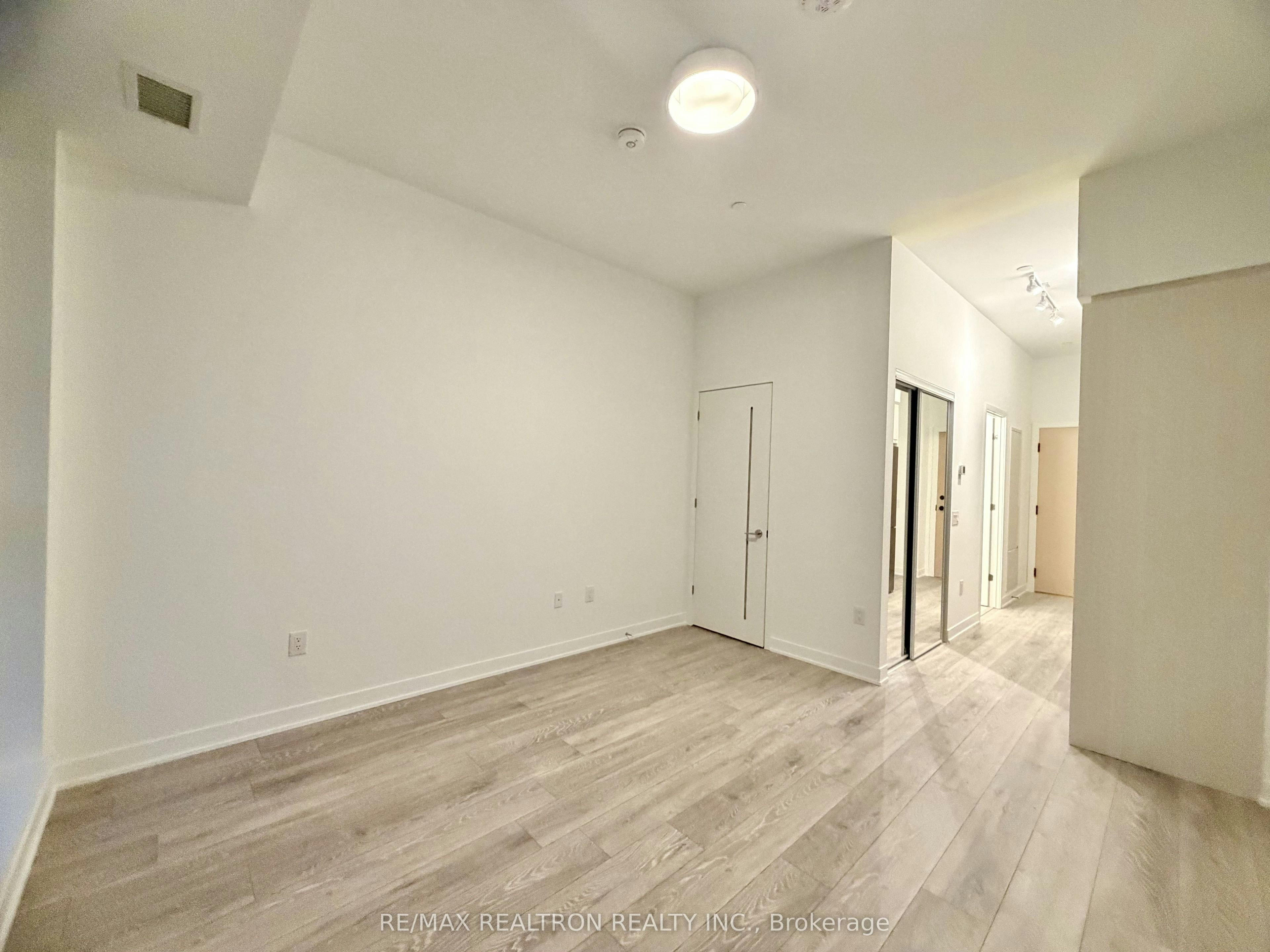 216-10 Oak Street, Toronto, ON, M5A 0Z1 - 4