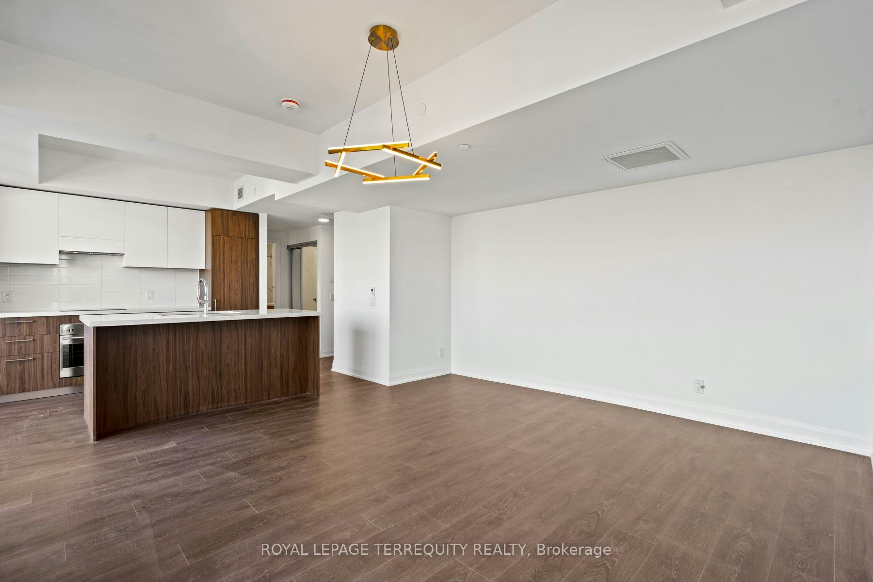 808-33 Frederick Todd Way, Toronto, ON, M4G 0C9 - 2