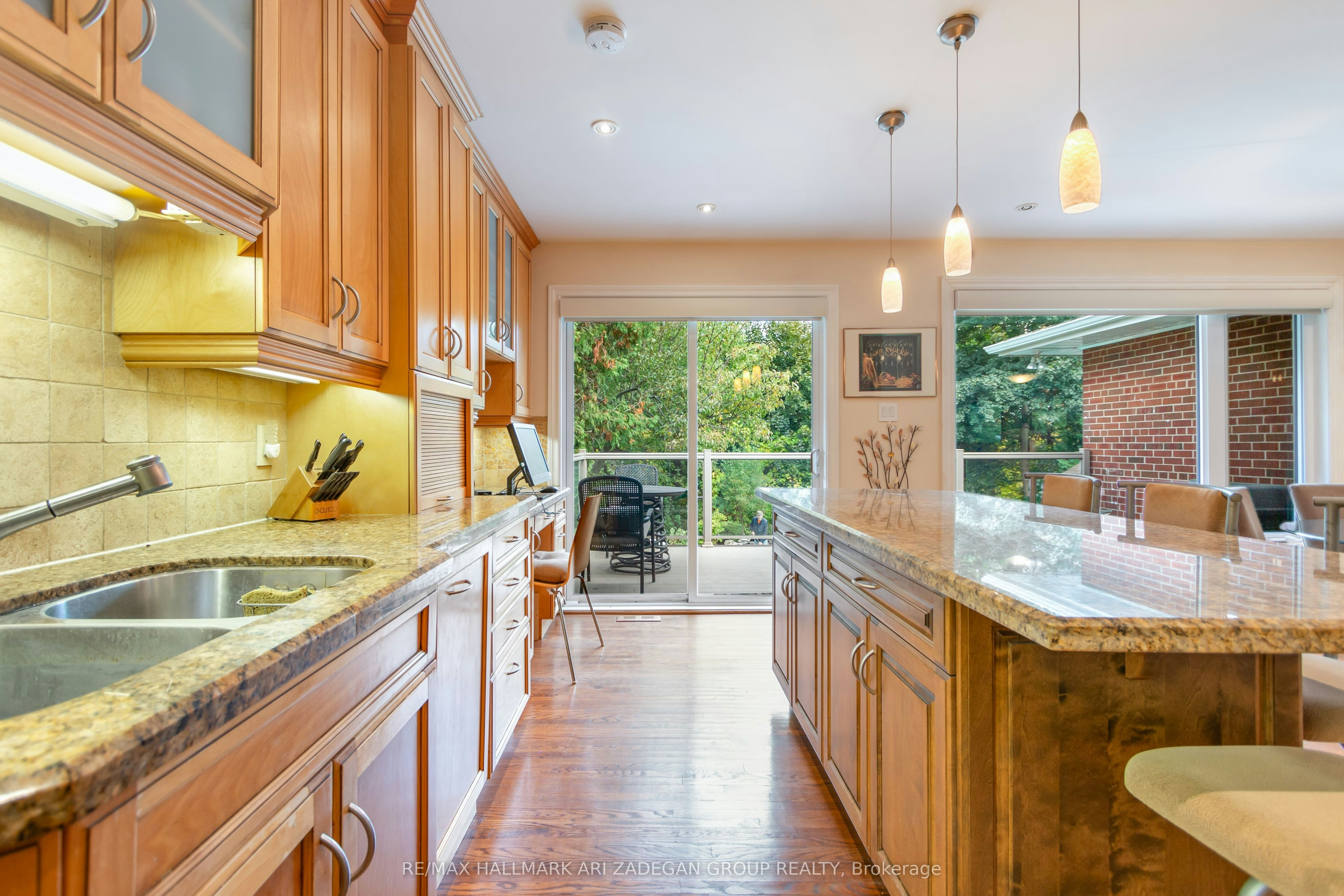 195 Burbank Drive, Toronto, ON, M2K 1P5 - 4