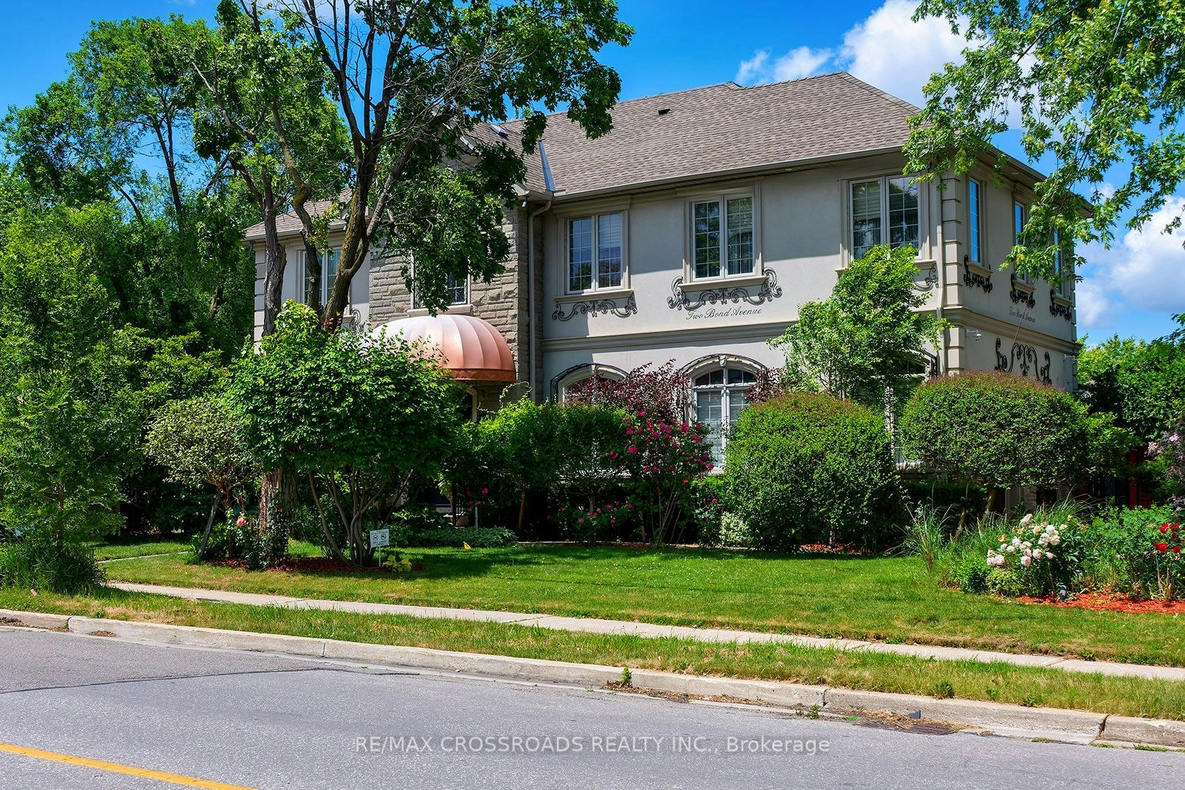 2 Bond Avenue, Toronto, ON, M3B 1L8