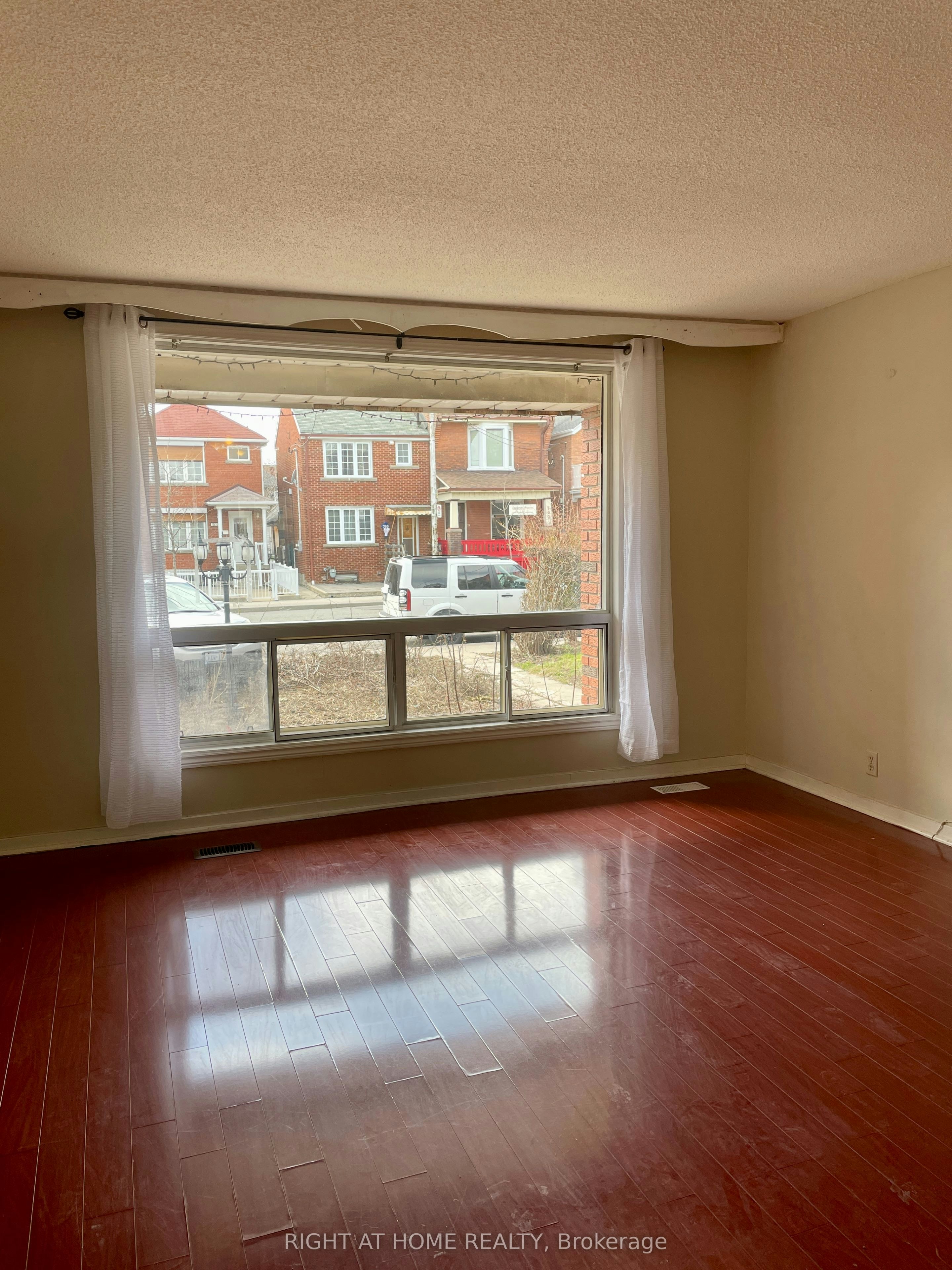 693 Ossington Avenue, Toronto, ON, M6G 3T6 - 4