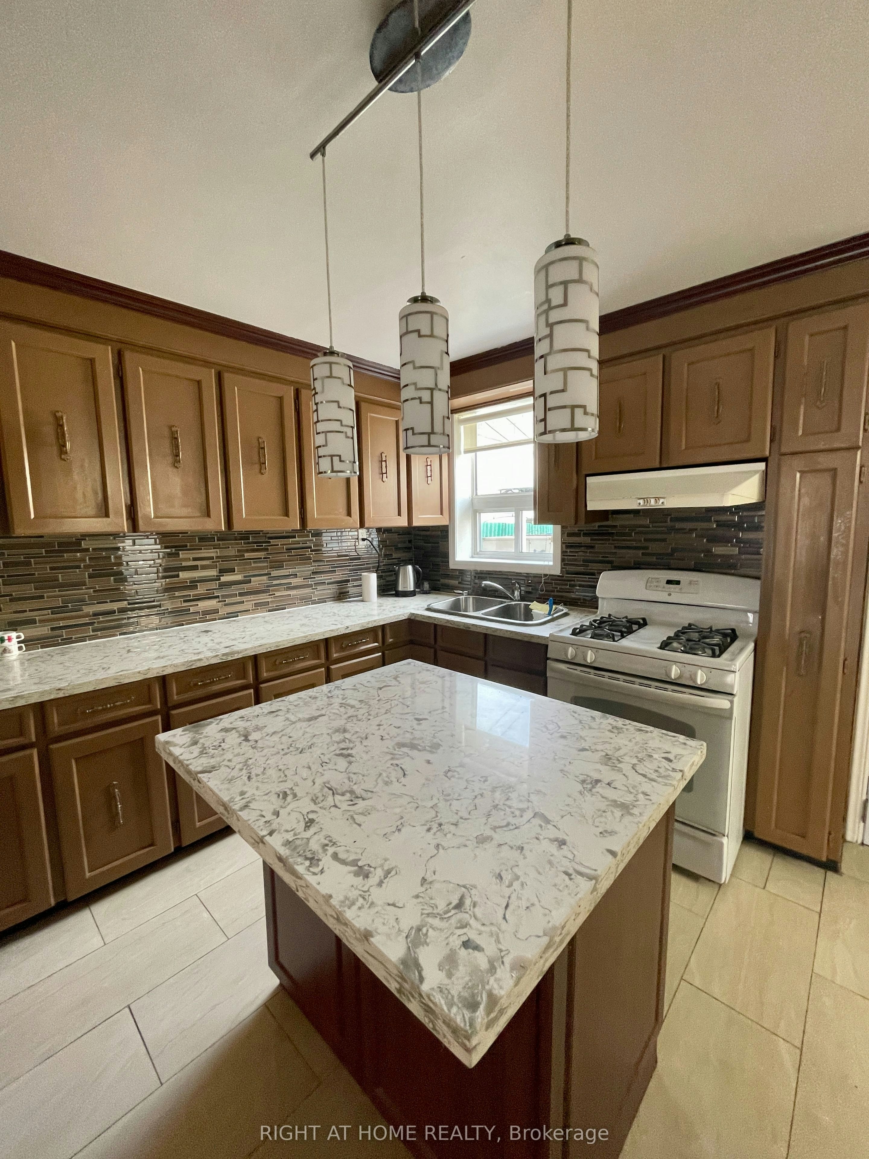 693 Ossington Avenue, Toronto, ON, M6G 3T6 - 2