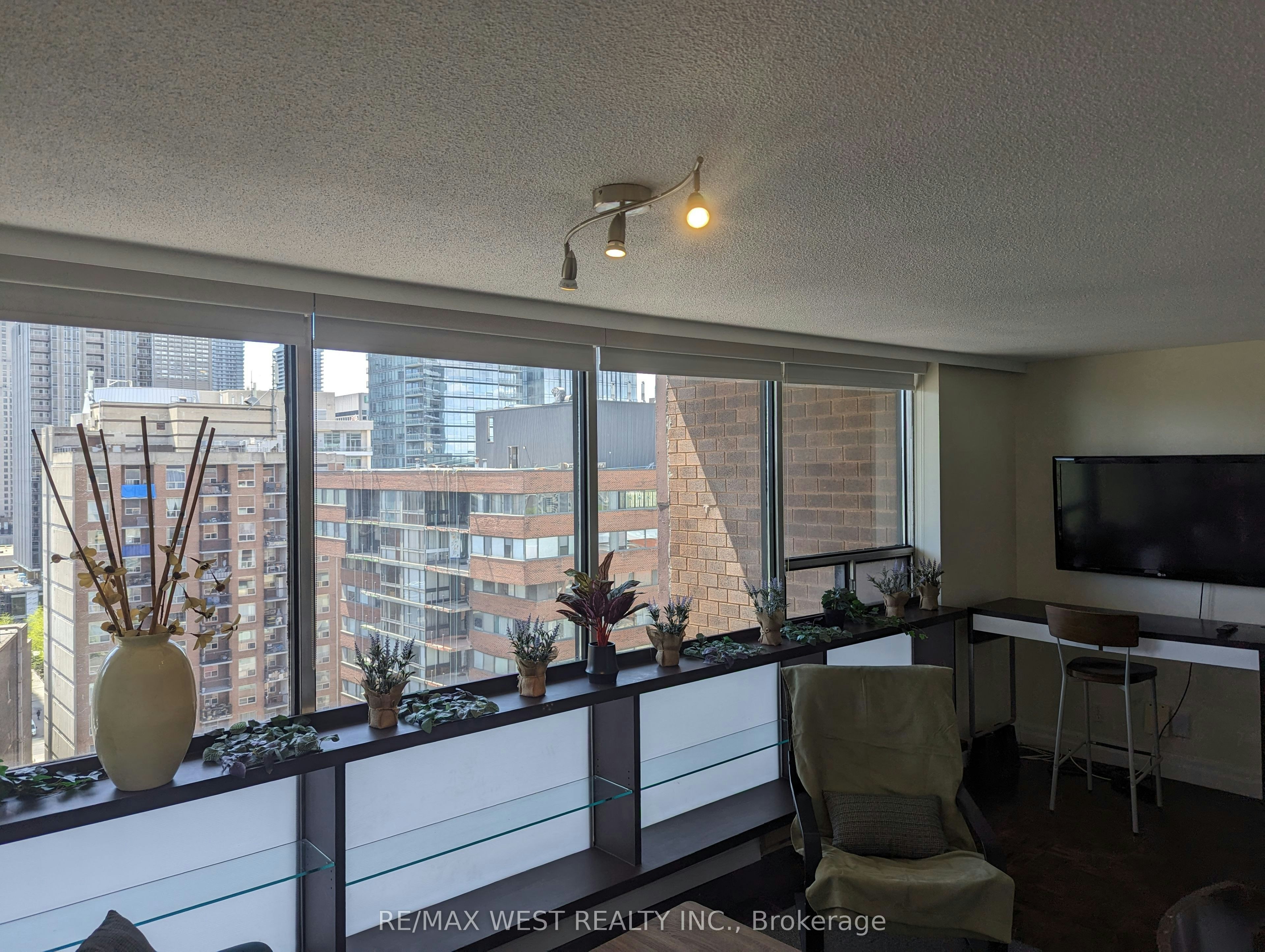 1206-914 Yonge Street, Toronto, ON, M4W 3C8 - 3