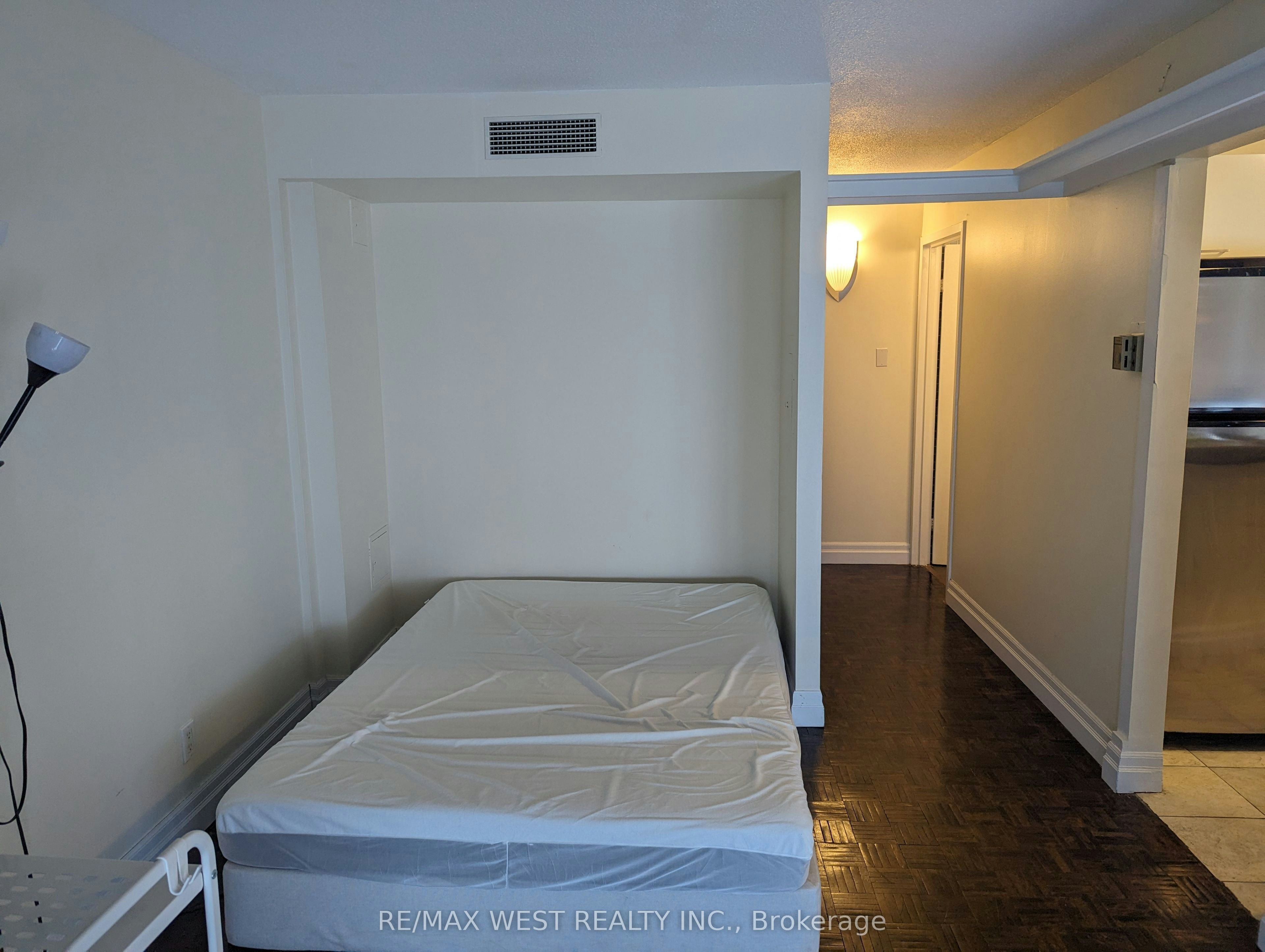1206-914 Yonge Street, Toronto, ON, M4W 3C8 - 6