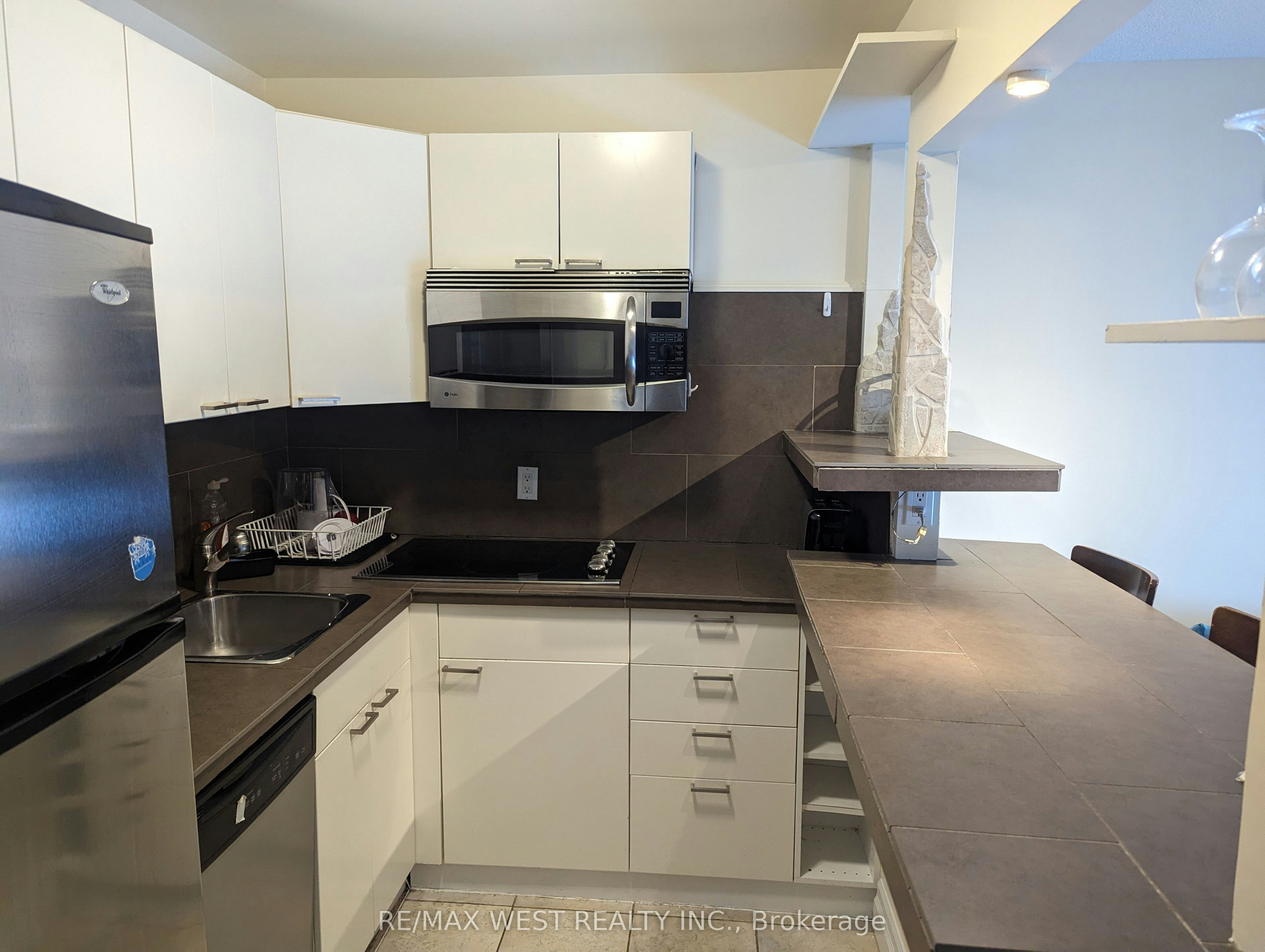 1206-914 Yonge Street, Toronto, ON, M4W 3C8 - 5