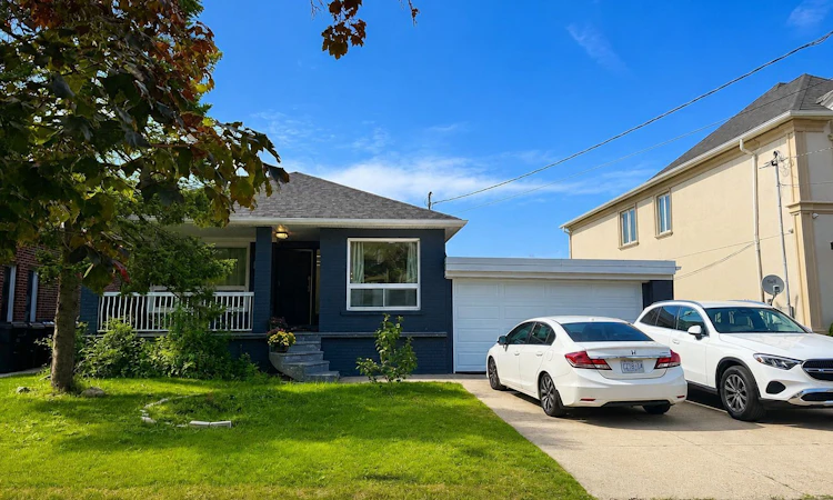 124 Regina Avenue