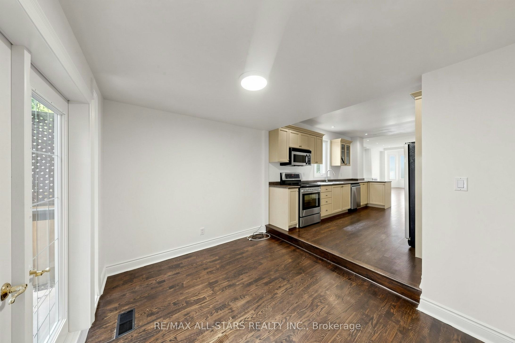 Main & Upper-68 Macpherson Avenue, Toronto, ON, M5R 1W8 - 13