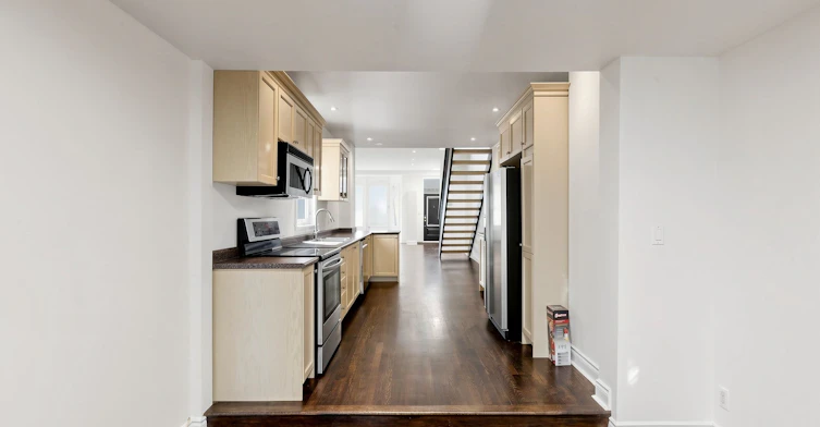 Main & Upper-68 Macpherson Avenue, Toronto, ON, M5R 1W8 - 11