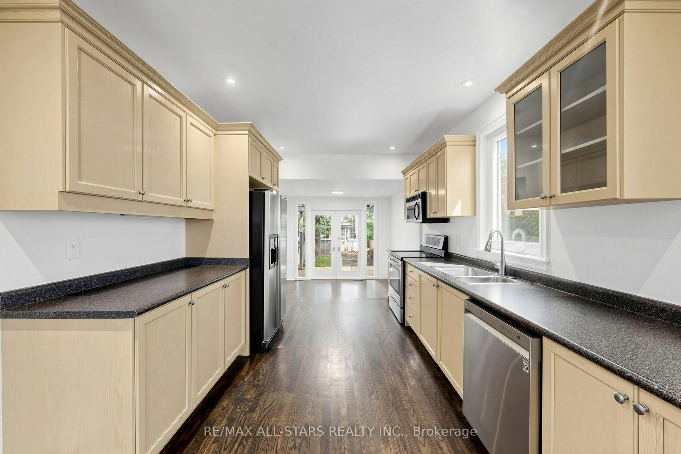Main & Upper-68 Macpherson Avenue, Toronto, ON, M5R 1W8 - 8