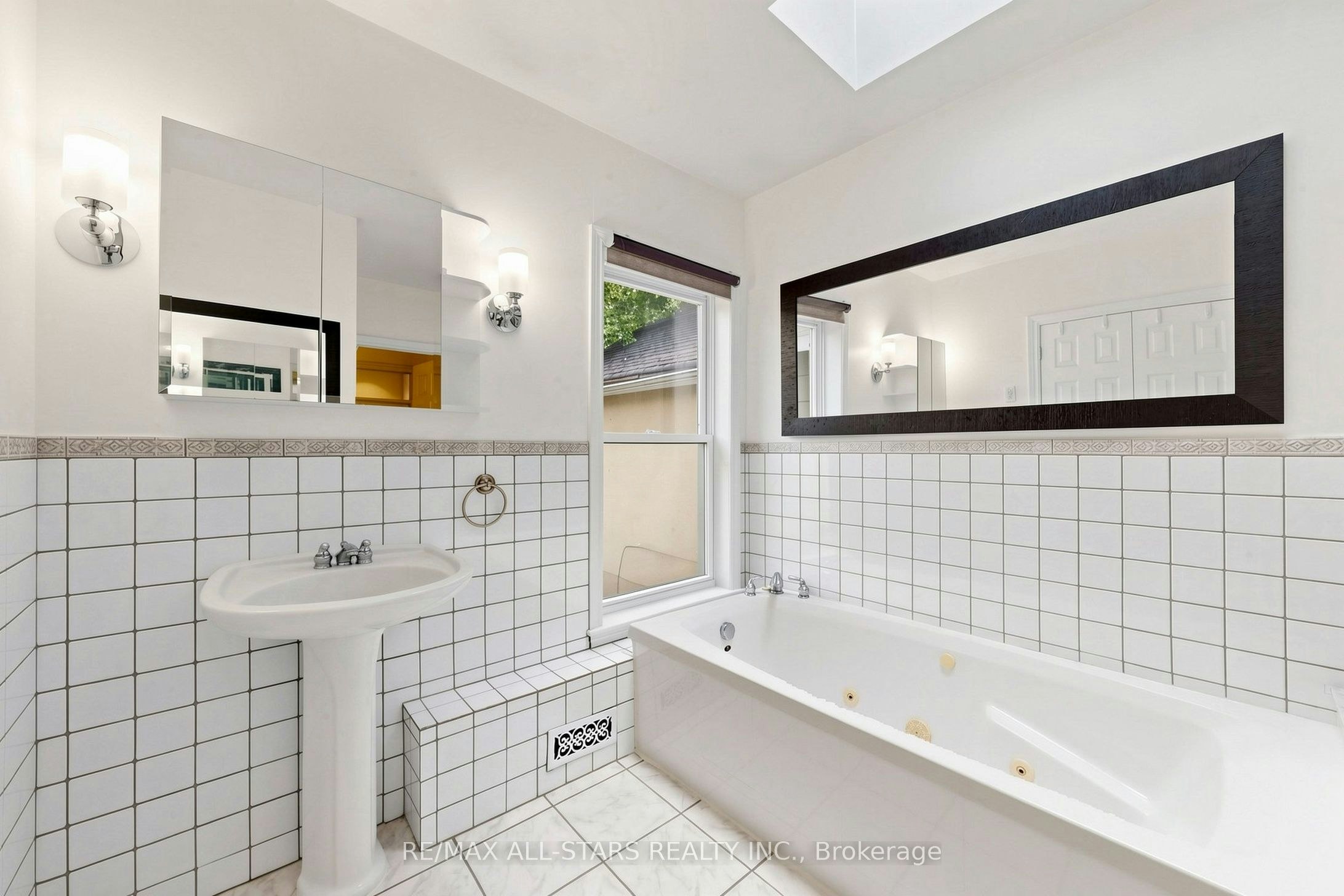 Main & Upper-68 Macpherson Avenue, Toronto, ON, M5R 1W8 - 24
