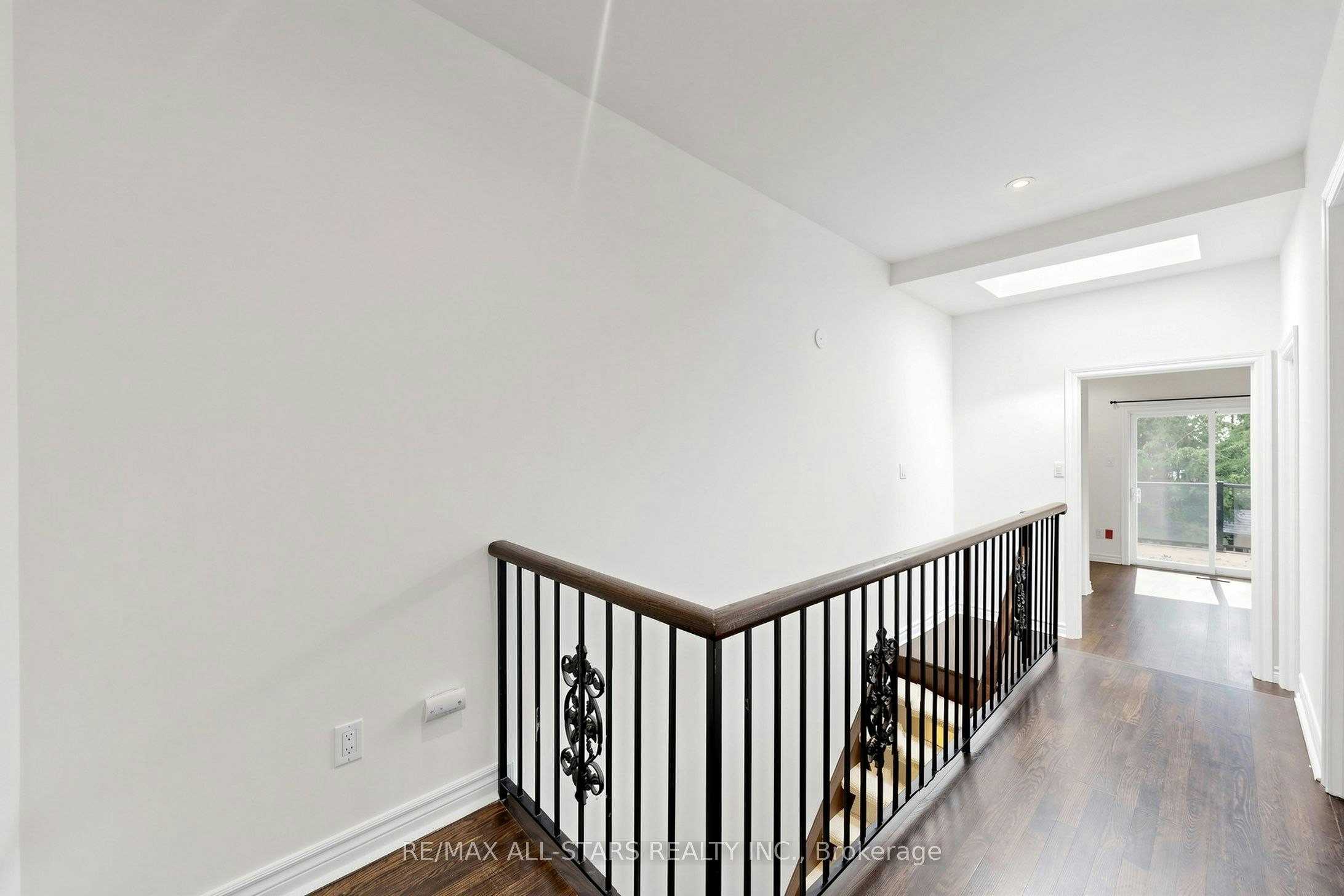 Main & Upper-68 Macpherson Avenue, Toronto, ON, M5R 1W8 - 17