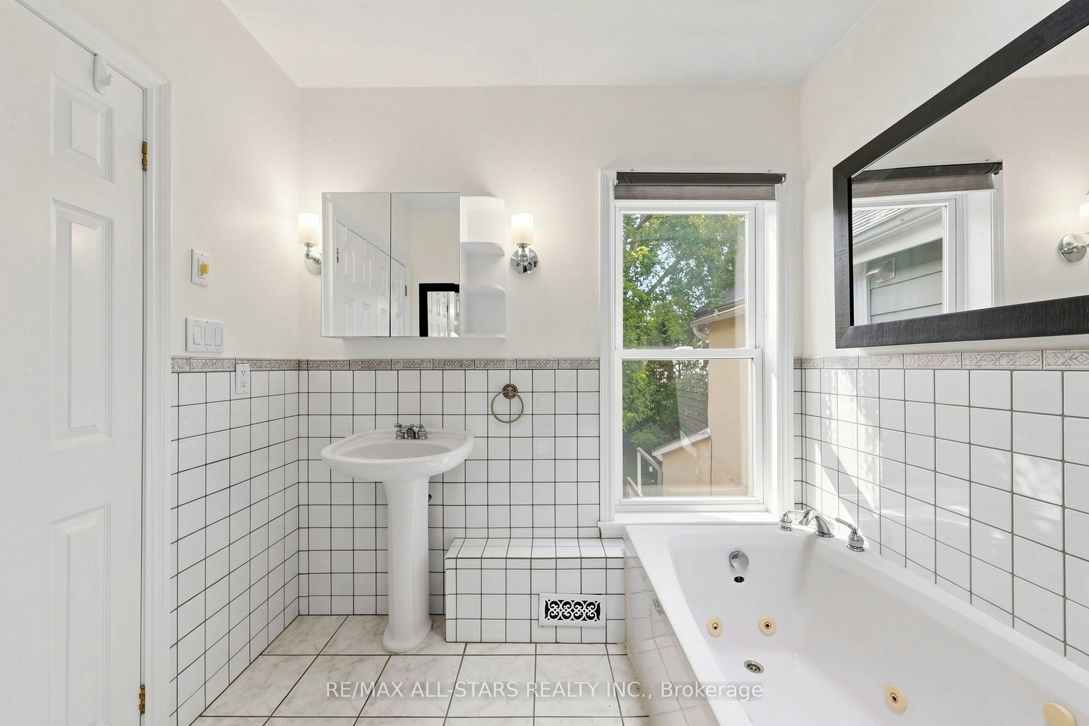 Main & Upper-68 Macpherson Avenue, Toronto, ON, M5R 1W8 - 26