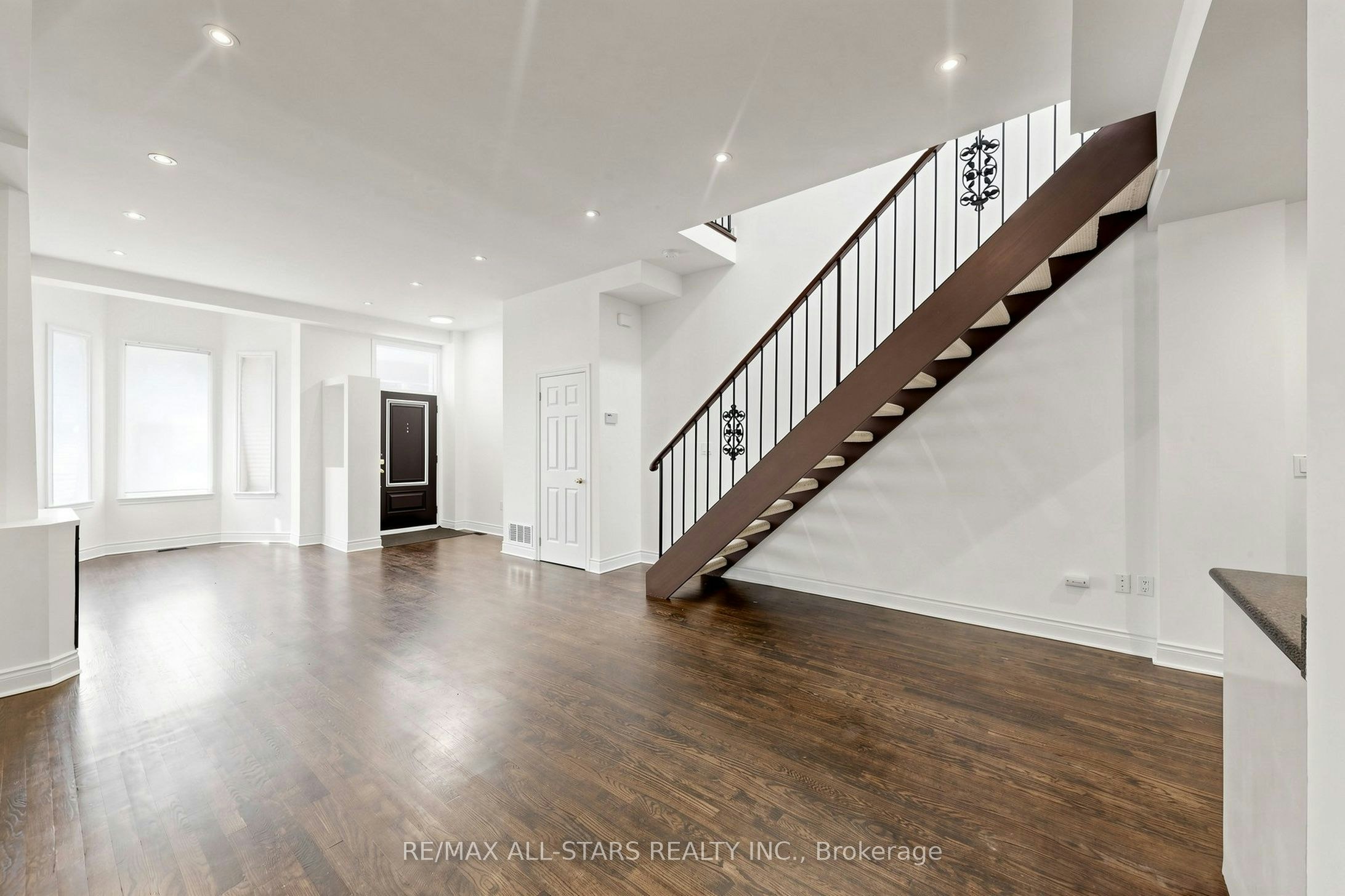 Main & Upper-68 Macpherson Avenue, Toronto, ON, M5R 1W8 - 6