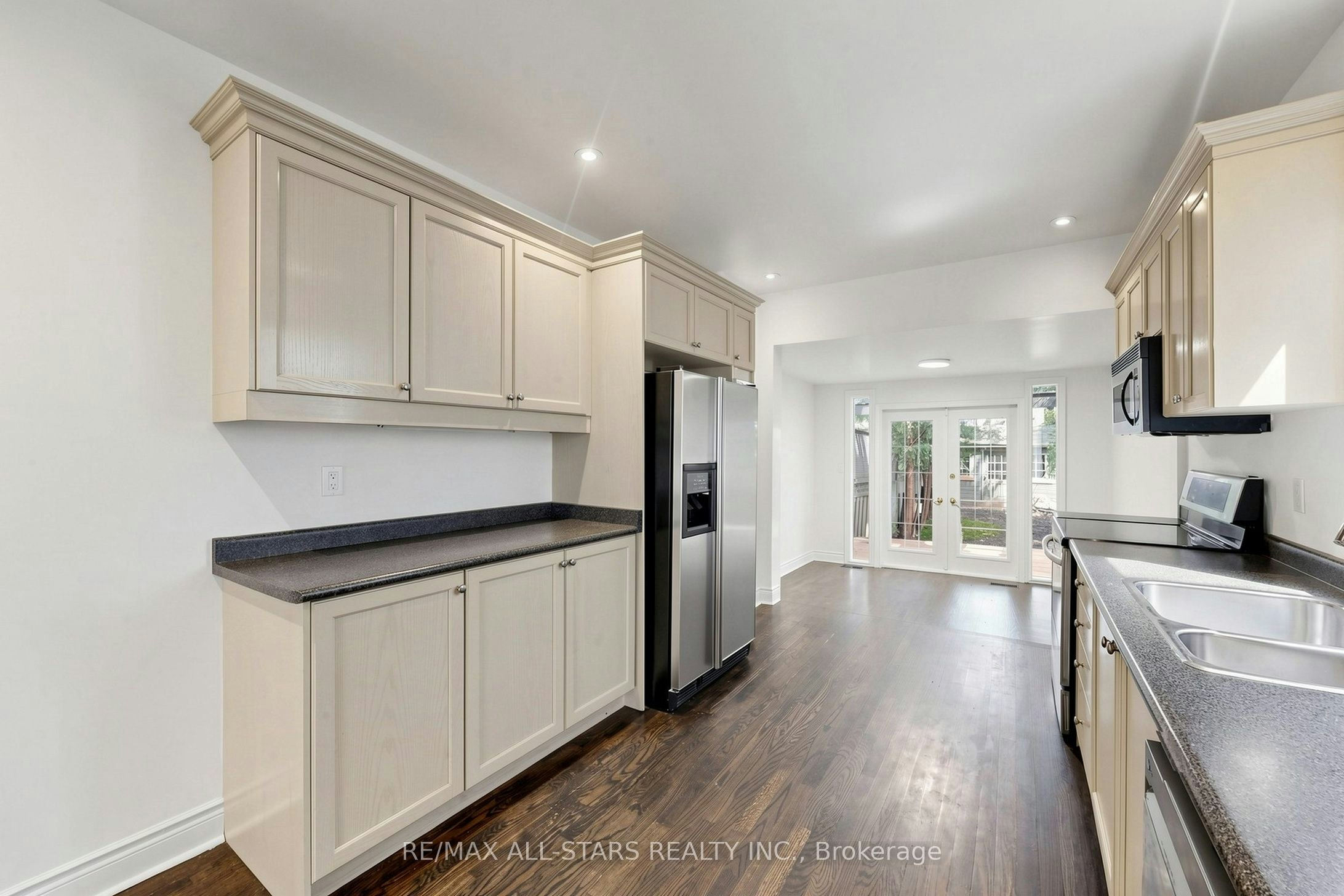 Main & Upper-68 Macpherson Avenue, Toronto, ON, M5R 1W8 - 7