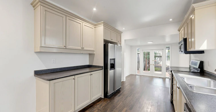 Main & Upper-68 Macpherson Avenue, Toronto, ON, M5R 1W8 - 7