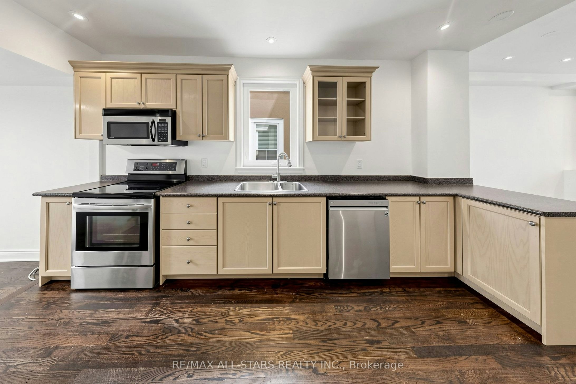 Main & Upper-68 Macpherson Avenue, Toronto, ON, M5R 1W8 - 9