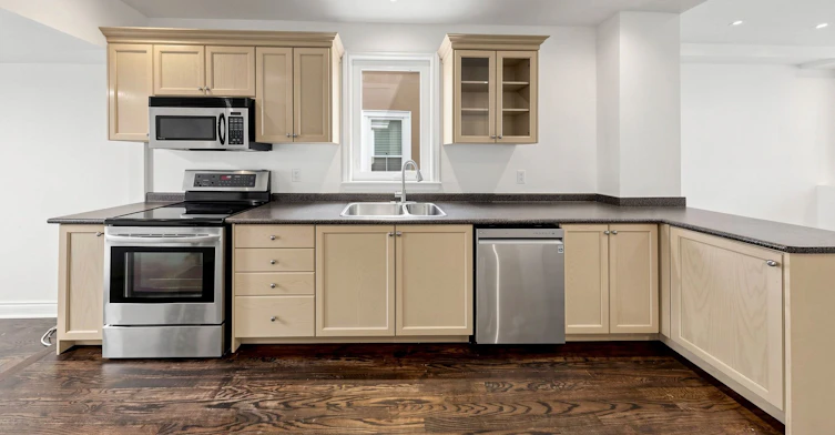 Main & Upper-68 Macpherson Avenue, Toronto, ON, M5R 1W8 - 9