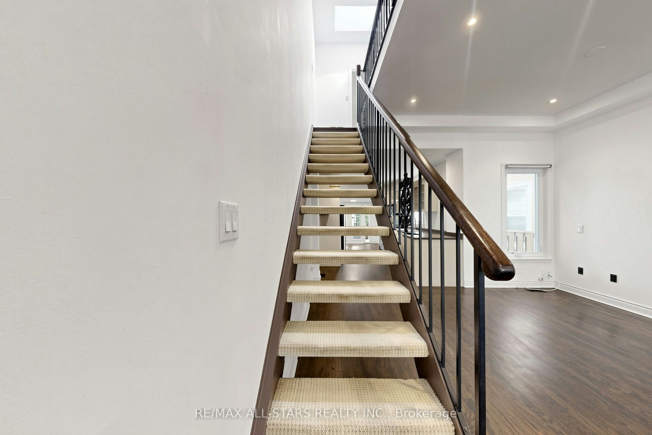 Main & Upper-68 Macpherson Avenue, Toronto, ON, M5R 1W8 - 14