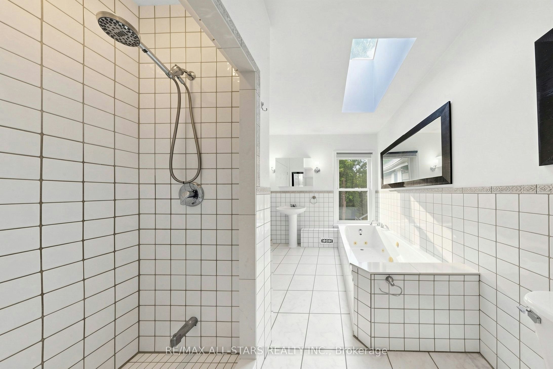 Main & Upper-68 Macpherson Avenue, Toronto, ON, M5R 1W8 - 27