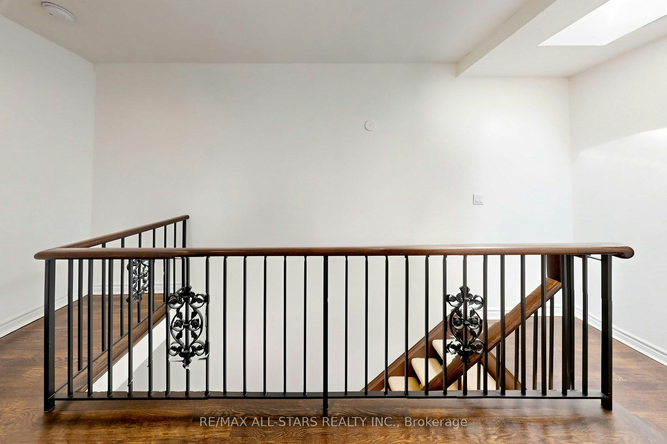 Main & Upper-68 Macpherson Avenue, Toronto, ON, M5R 1W8 - 16