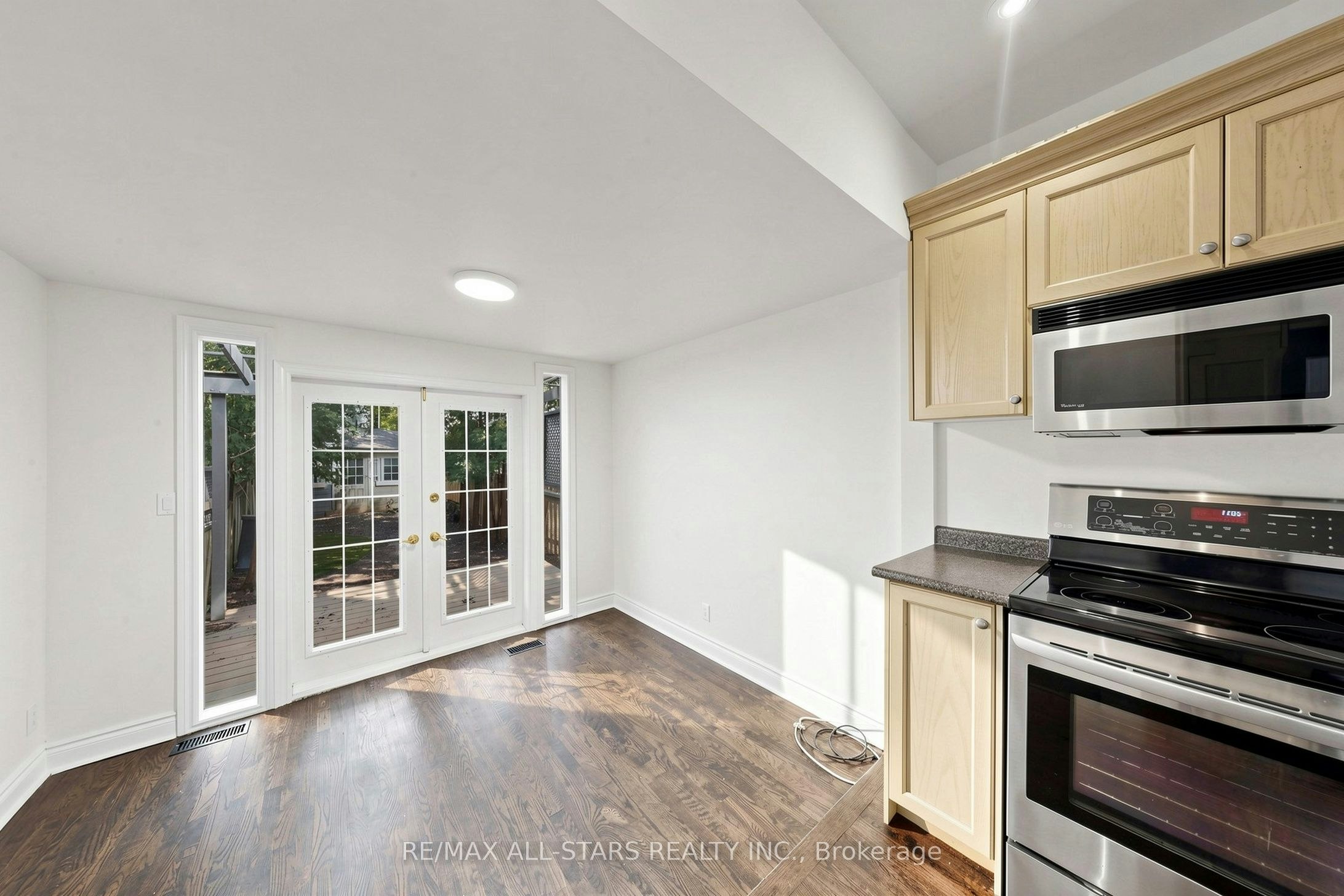 Main & Upper-68 Macpherson Avenue, Toronto, ON, M5R 1W8 - 10