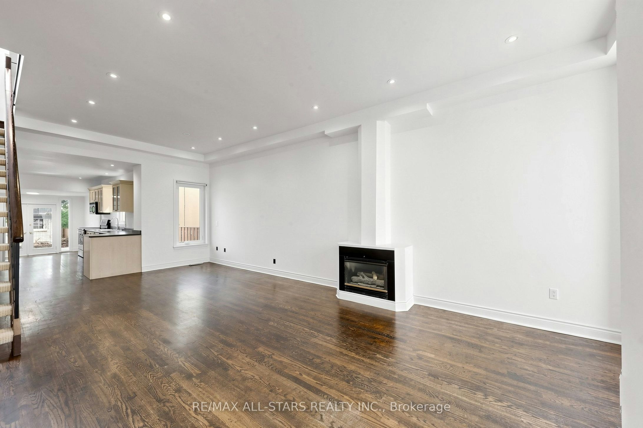 Main & Upper-68 Macpherson Avenue, Toronto, ON, M5R 1W8 - 4
