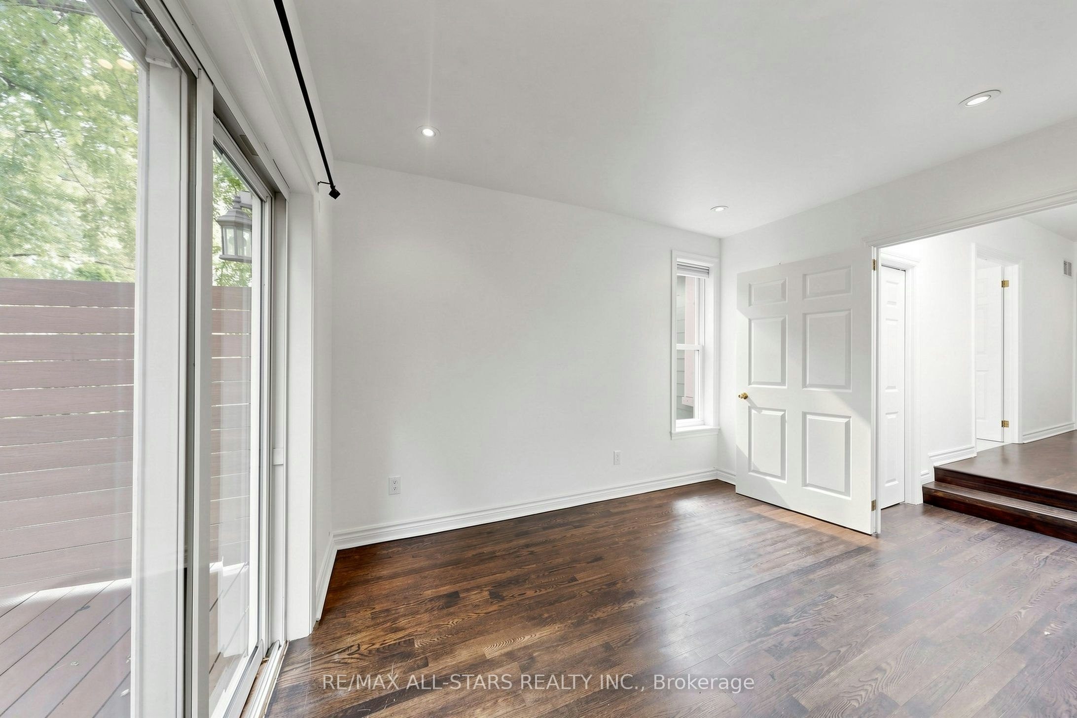 Main & Upper-68 Macpherson Avenue, Toronto, ON, M5R 1W8 - 30