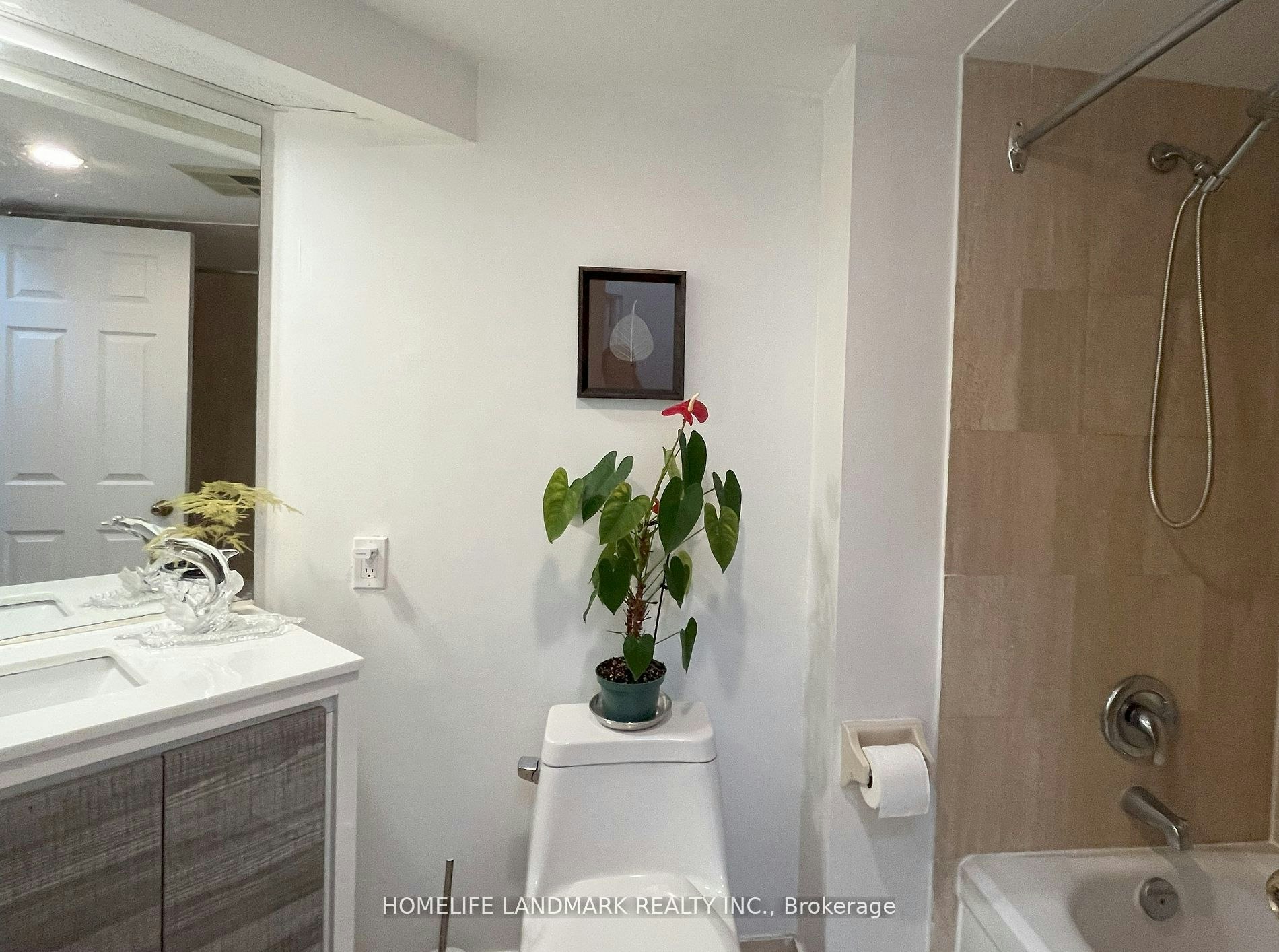 1003-5 Concorde Place, Toronto, ON, M3C 3M8 - 10