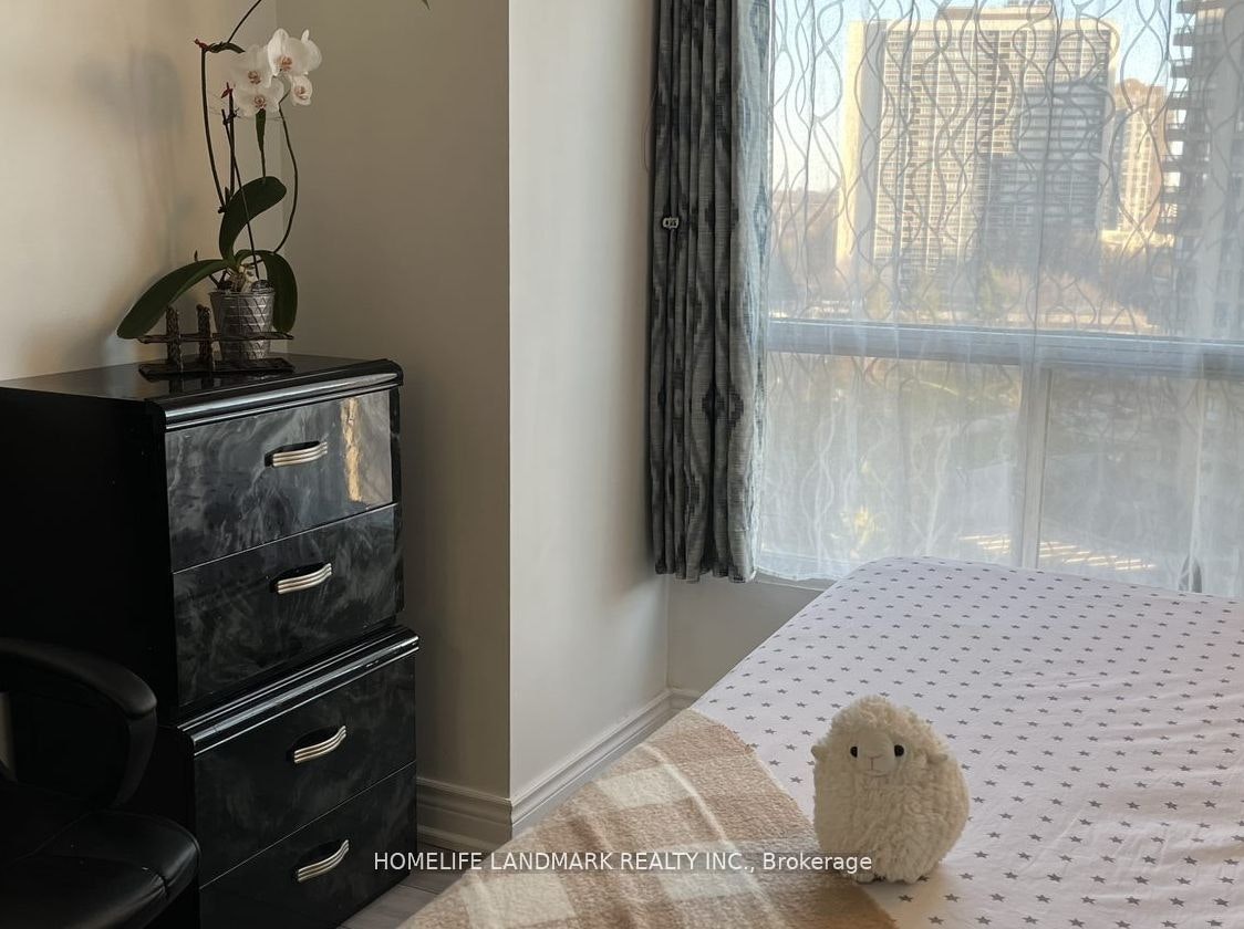 1003-5 Concorde Place, Toronto, ON, M3C 3M8 - 14