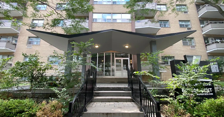 105-11 Shallmar Boulevard, Toronto, ON, M5N 1J6