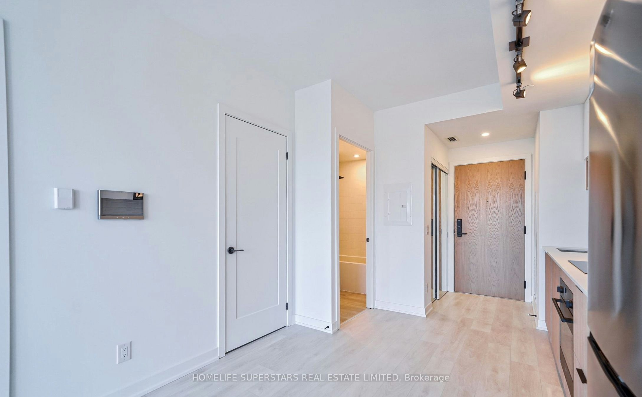 1611-5 Defries Street, Toronto, ON, M5A 0W7 - 3