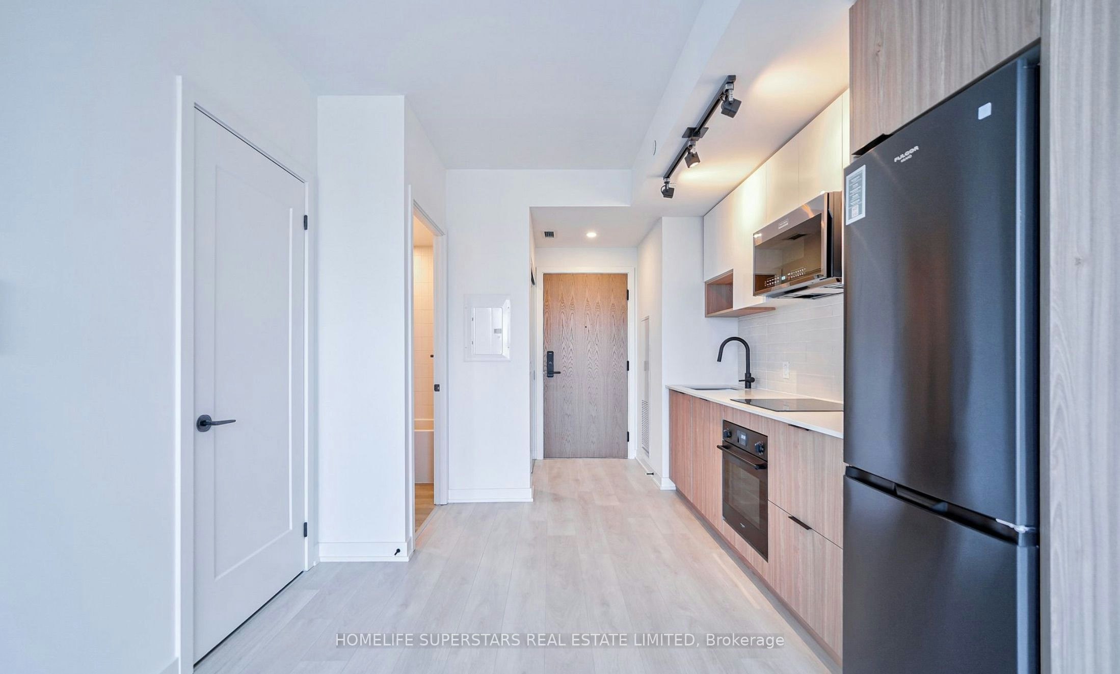 1611-5 Defries Street, Toronto, ON, M5A 0W7 - 2