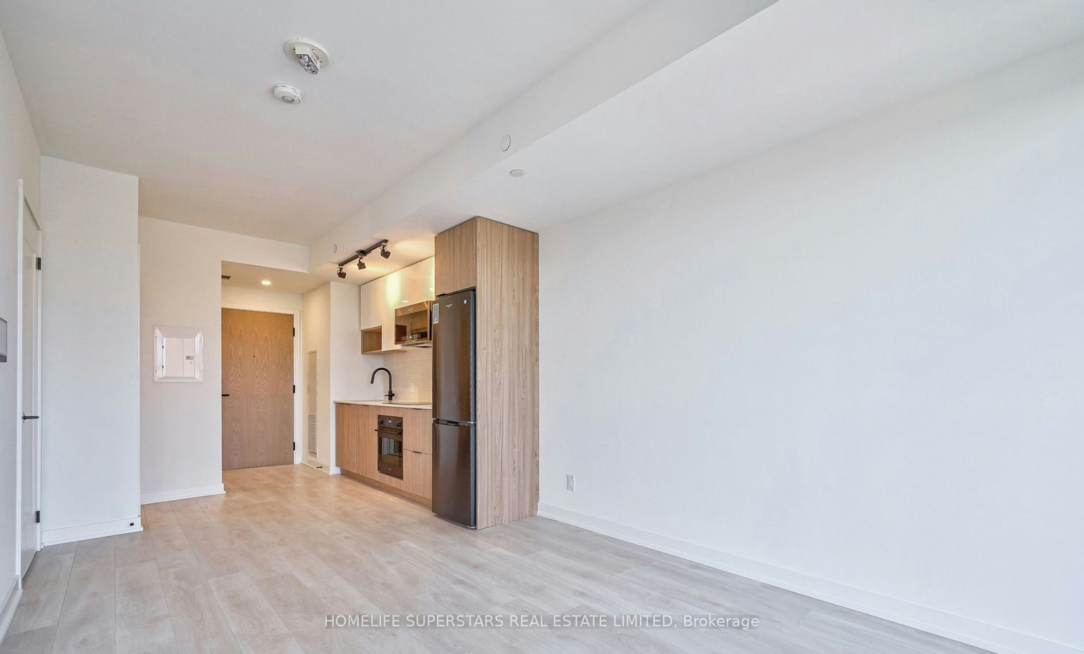 1611-5 Defries Street, Toronto, ON, M5A 0W7 - 8