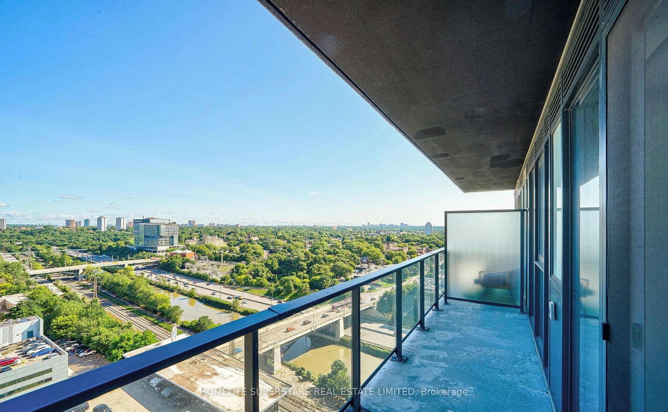 1611-5 Defries Street, Toronto, ON, M5A 0W7 - 13
