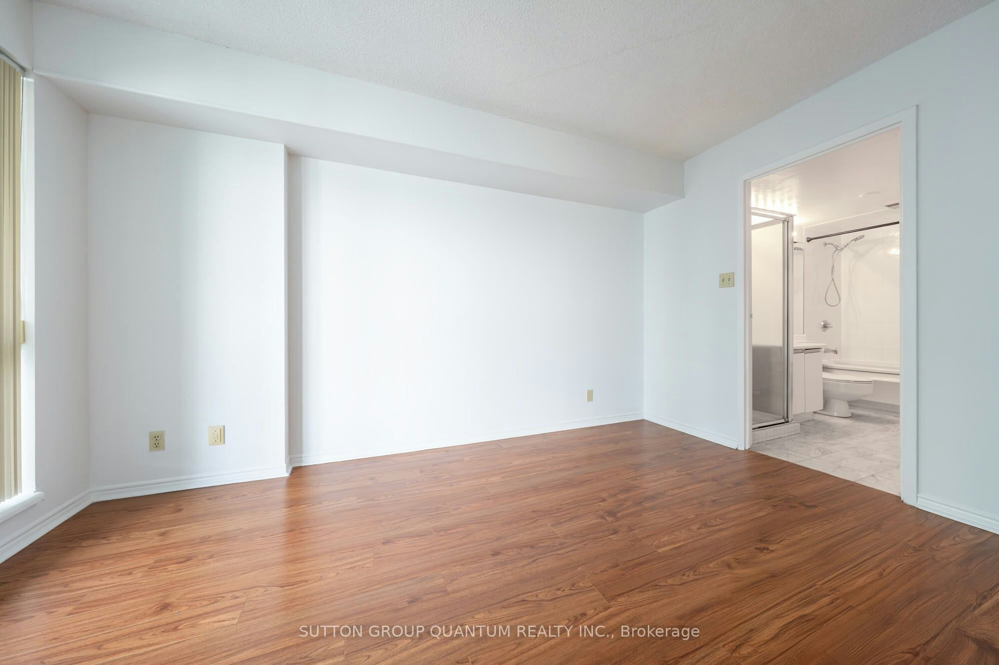 2113-10 Yonge Street, Toronto, ON, M5E 1R4 - 14