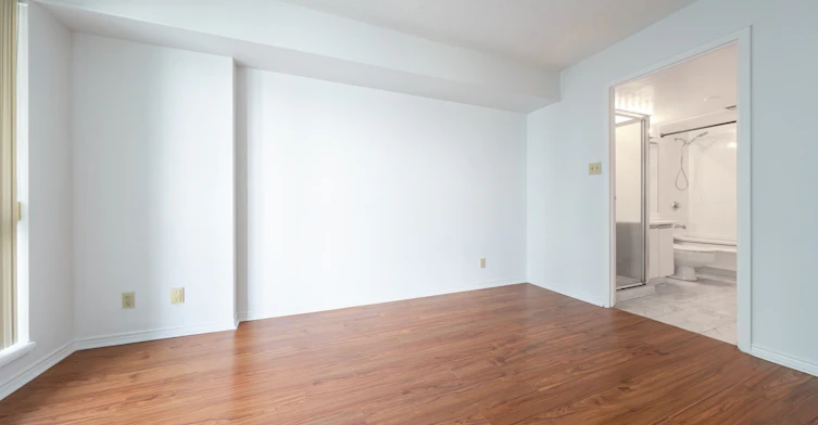 2113-10 Yonge Street, Toronto, ON, M5E 1R4 - 14