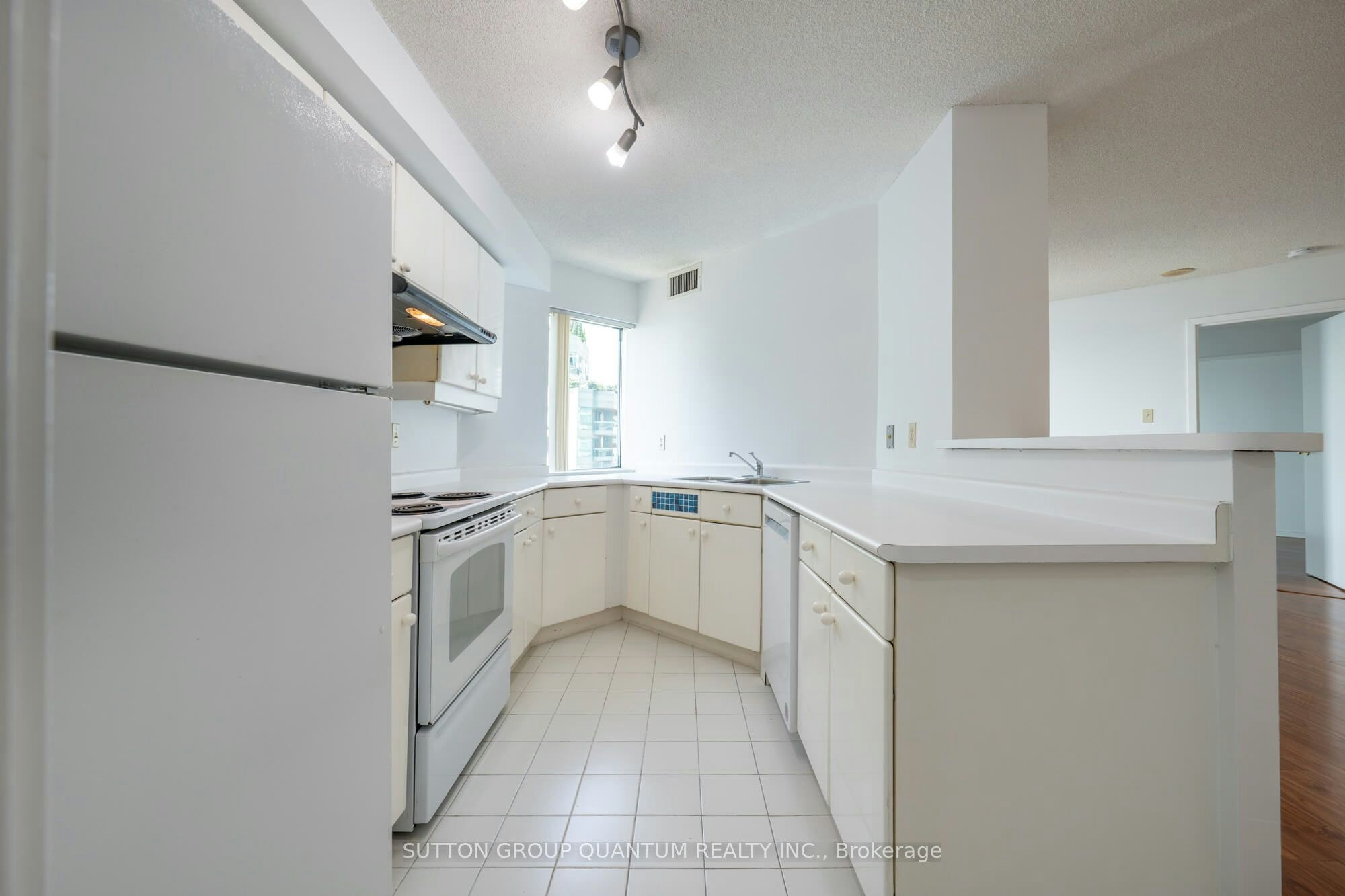 2113-10 Yonge Street, Toronto, ON, M5E 1R4 - 8