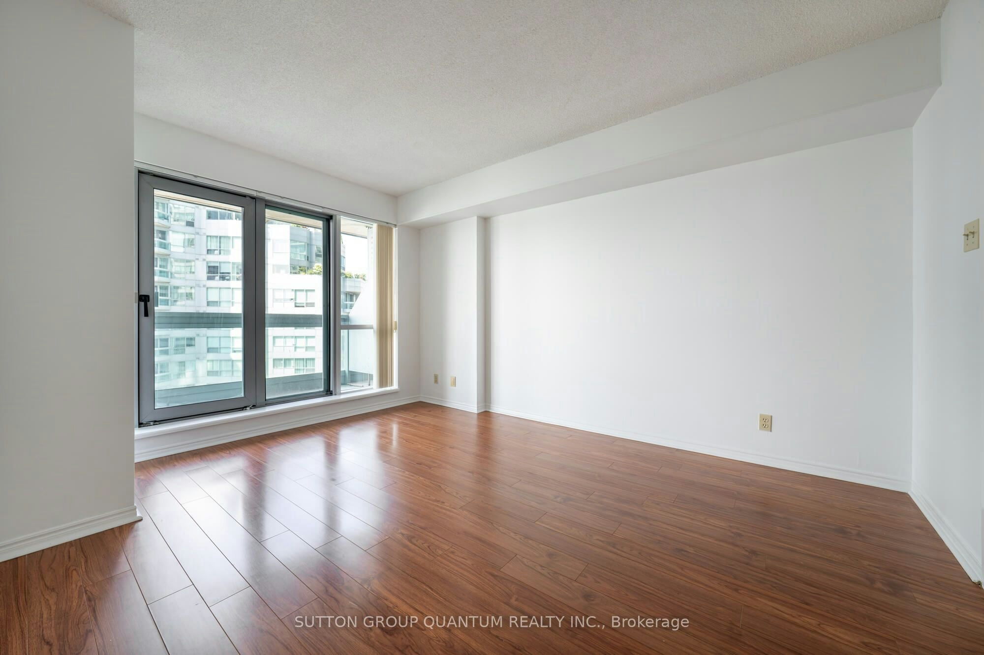 2113-10 Yonge Street, Toronto, ON, M5E 1R4 - 11