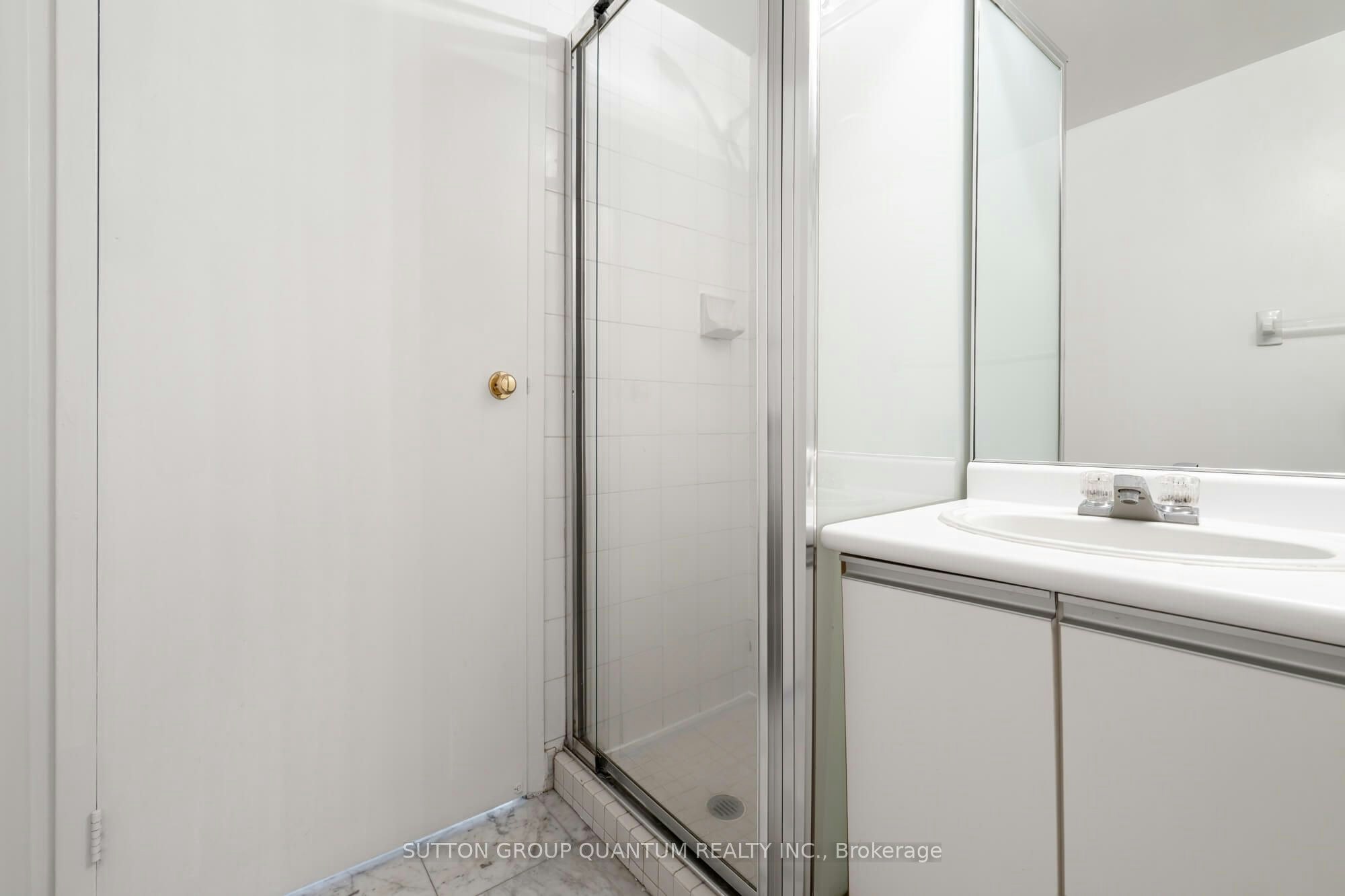 2113-10 Yonge Street, Toronto, ON, M5E 1R4 - 16