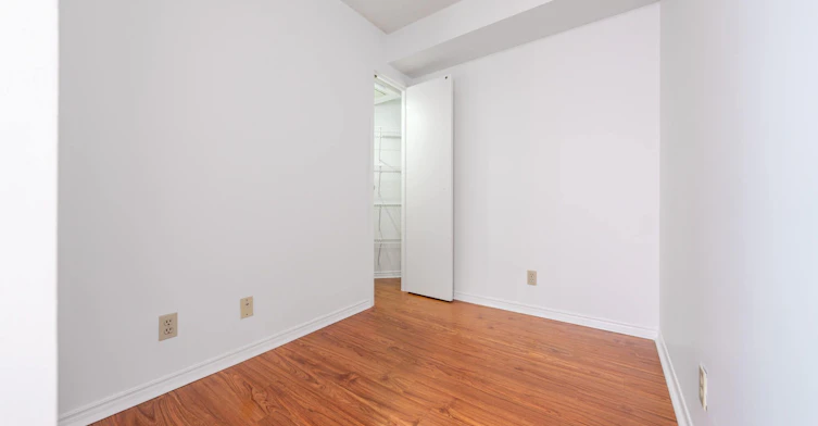 2113-10 Yonge Street, Toronto, ON, M5E 1R4 - 18