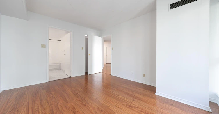 2113-10 Yonge Street, Toronto, ON, M5E 1R4 - 13